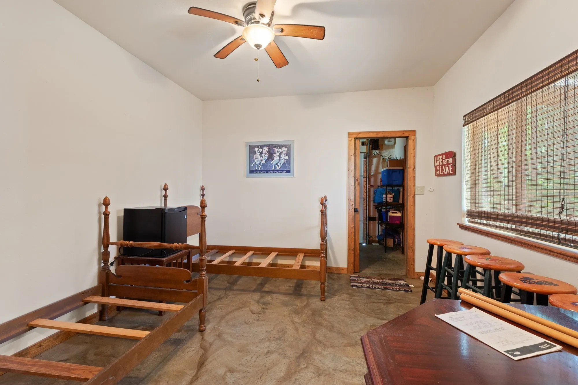 Single Family Residence For Sale in Franklin (TX) County , 400 Windy Point Drive, Mount Vernon, Texas 75457, 3 Bedroom, 3 Bathroom, 1 Garage spaces, 1,300 Sqft, built in 1987, mls#21324647, Real Estate Agent in Mount Vernon, Homes For Sale in Franklin (TX) county, Homes For Sale in Mount Vernon, Realtor in Mount Vernon Texas, Real Estate Brokerage Independent Realty Texas, Luminita Cordes Realtor
