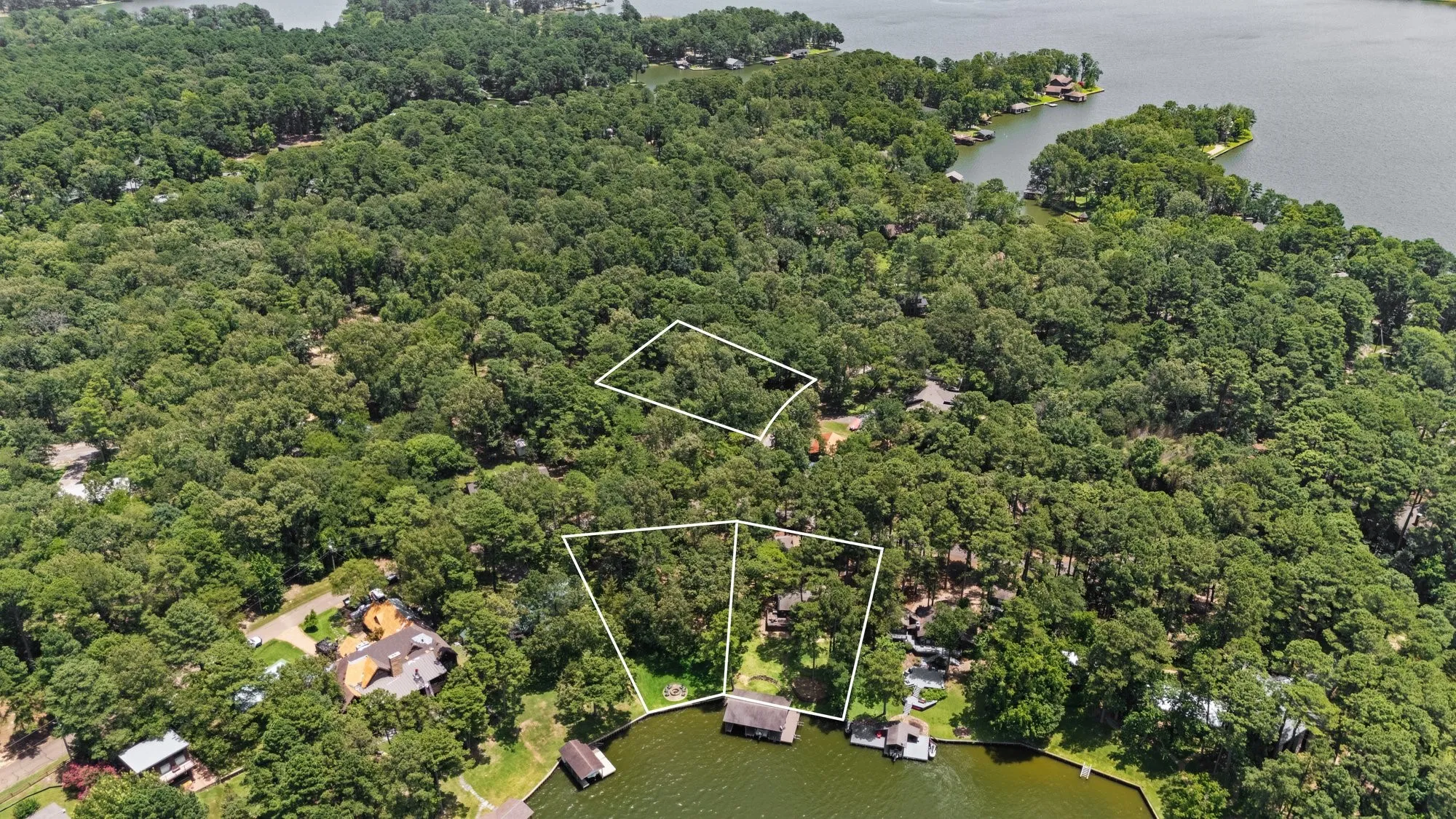 Single Family Residence For Sale in Franklin (TX) County , 400 Windy Point Drive, Mount Vernon, Texas 75457, 3 Bedroom, 3 Bathroom, 1 Garage spaces, 1,300 Sqft, built in 1987, mls#21324647, Real Estate Agent in Mount Vernon, Homes For Sale in Franklin (TX) county, Homes For Sale in Mount Vernon, Realtor in Mount Vernon Texas, Real Estate Brokerage Independent Realty Texas, Luminita Cordes Realtor