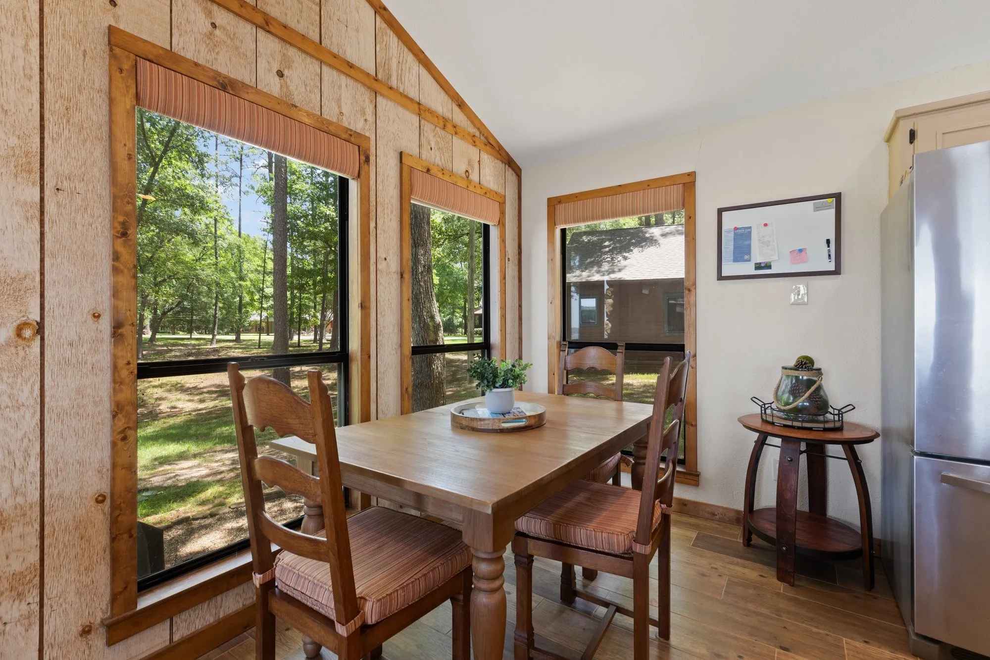 Single Family Residence For Sale in Franklin (TX) County , 400 Windy Point Drive, Mount Vernon, Texas 75457, 3 Bedroom, 3 Bathroom, 1 Garage spaces, 1,300 Sqft, built in 1987, mls#21324647, Real Estate Agent in Mount Vernon, Homes For Sale in Franklin (TX) county, Homes For Sale in Mount Vernon, Realtor in Mount Vernon Texas, Real Estate Brokerage Independent Realty Texas, Luminita Cordes Realtor