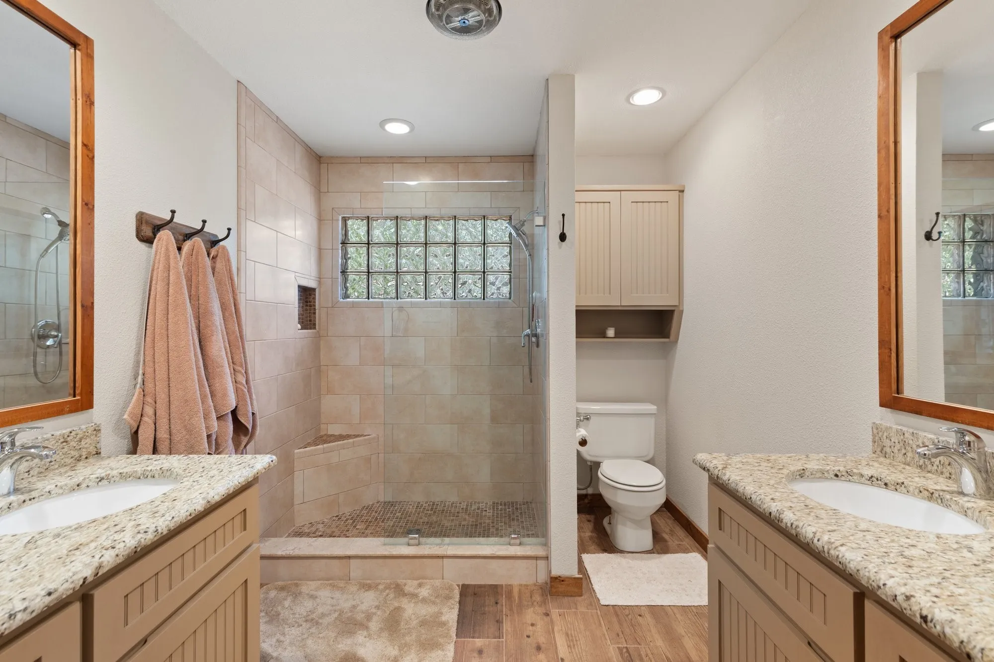 Single Family Residence For Sale in Franklin (TX) County , 400 Windy Point Drive, Mount Vernon, Texas 75457, 3 Bedroom, 3 Bathroom, 1 Garage spaces, 1,300 Sqft, built in 1987, mls#21324647, Real Estate Agent in Mount Vernon, Homes For Sale in Franklin (TX) county, Homes For Sale in Mount Vernon, Realtor in Mount Vernon Texas, Real Estate Brokerage Independent Realty Texas, Luminita Cordes Realtor