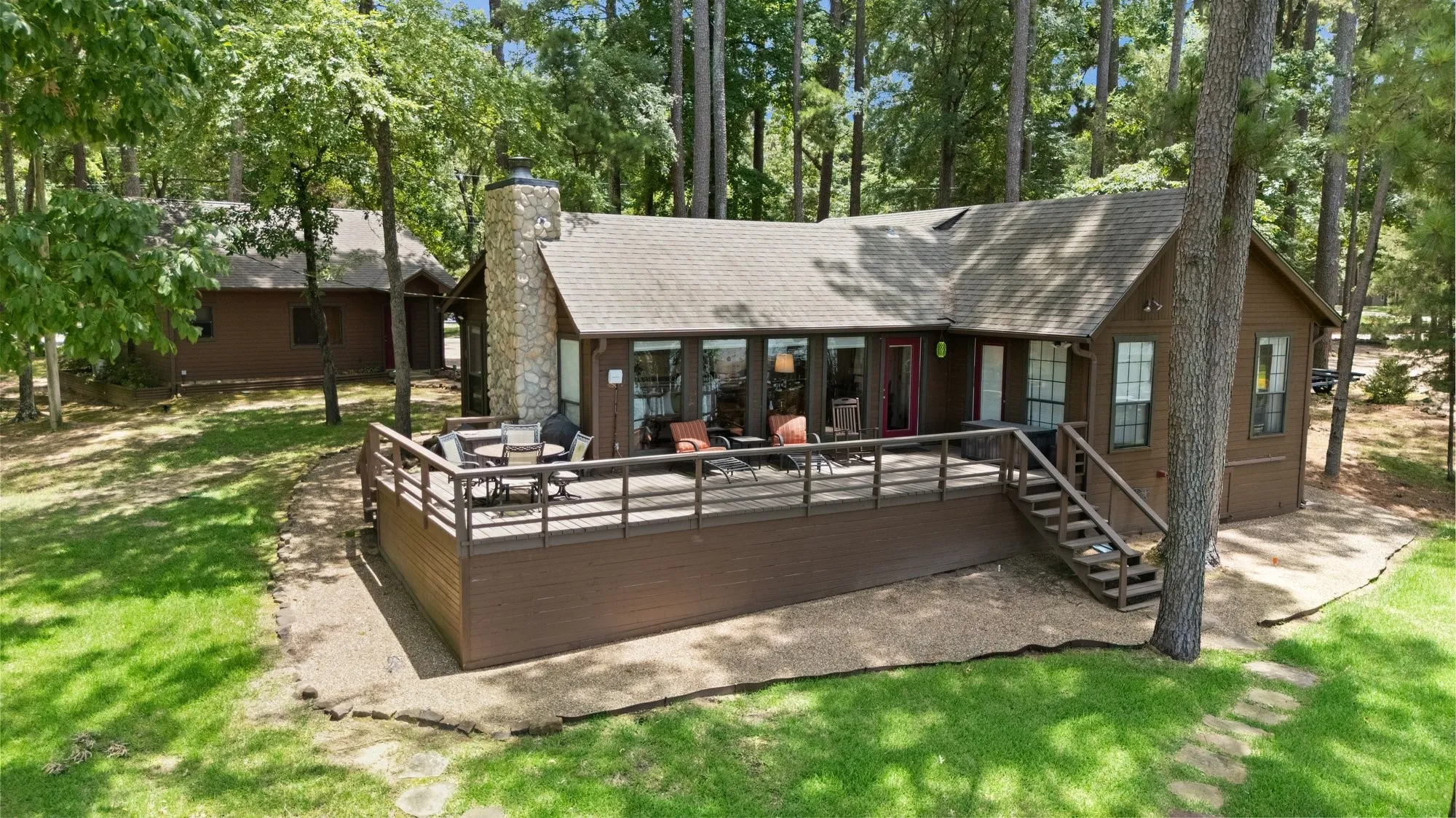 Single Family Residence For Sale in Franklin (TX) County , 400 Windy Point Drive, Mount Vernon, Texas 75457, 3 Bedroom, 3 Bathroom, 1 Garage spaces, 1,300 Sqft, built in 1987, mls#21324647, Real Estate Agent in Mount Vernon, Homes For Sale in Franklin (TX) county, Homes For Sale in Mount Vernon, Realtor in Mount Vernon Texas, Real Estate Brokerage Independent Realty Texas, Luminita Cordes Realtor