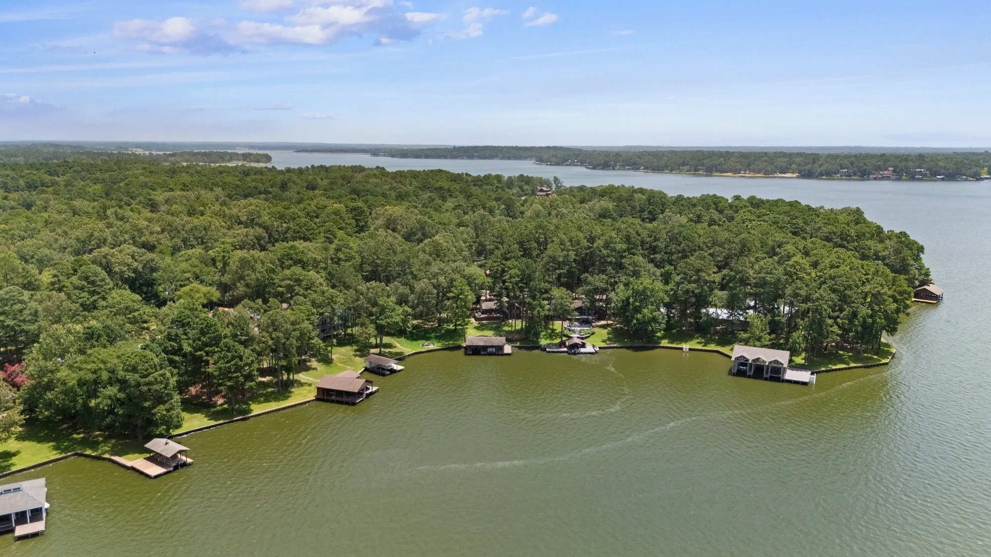 Single Family Residence For Sale in Franklin (TX) County , 400 Windy Point Drive, Mount Vernon, Texas 75457, 3 Bedroom, 3 Bathroom, 1 Garage spaces, 1,300 Sqft, built in 1987, mls#21324647, Real Estate Agent in Mount Vernon, Homes For Sale in Franklin (TX) county, Homes For Sale in Mount Vernon, Realtor in Mount Vernon Texas, Real Estate Brokerage Independent Realty Texas, Luminita Cordes Realtor