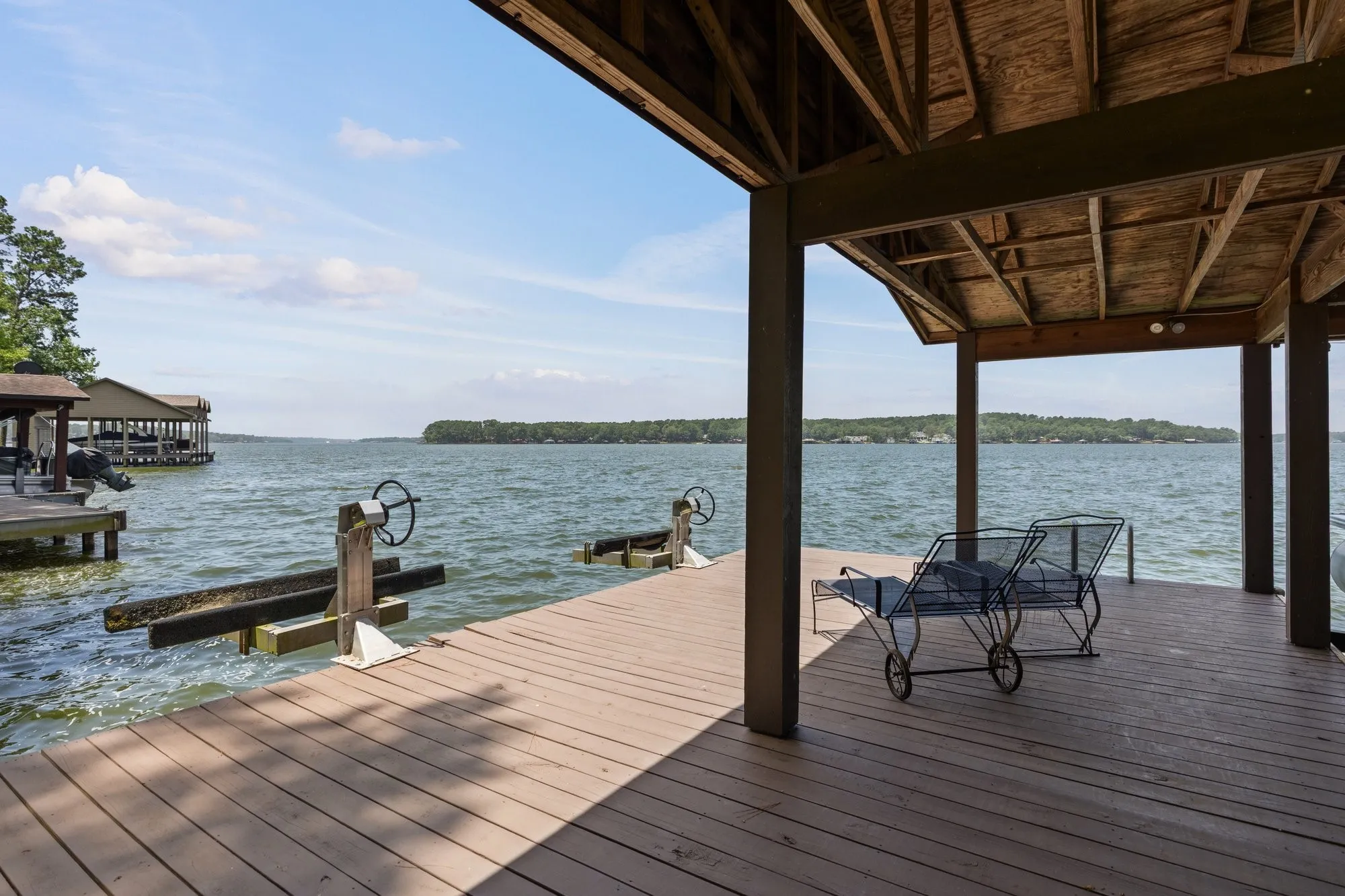 Single Family Residence For Sale in Franklin (TX) County , 400 Windy Point Drive, Mount Vernon, Texas 75457, 3 Bedroom, 3 Bathroom, 1 Garage spaces, 1,300 Sqft, built in 1987, mls#21324647, Real Estate Agent in Mount Vernon, Homes For Sale in Franklin (TX) county, Homes For Sale in Mount Vernon, Realtor in Mount Vernon Texas, Real Estate Brokerage Independent Realty Texas, Luminita Cordes Realtor
