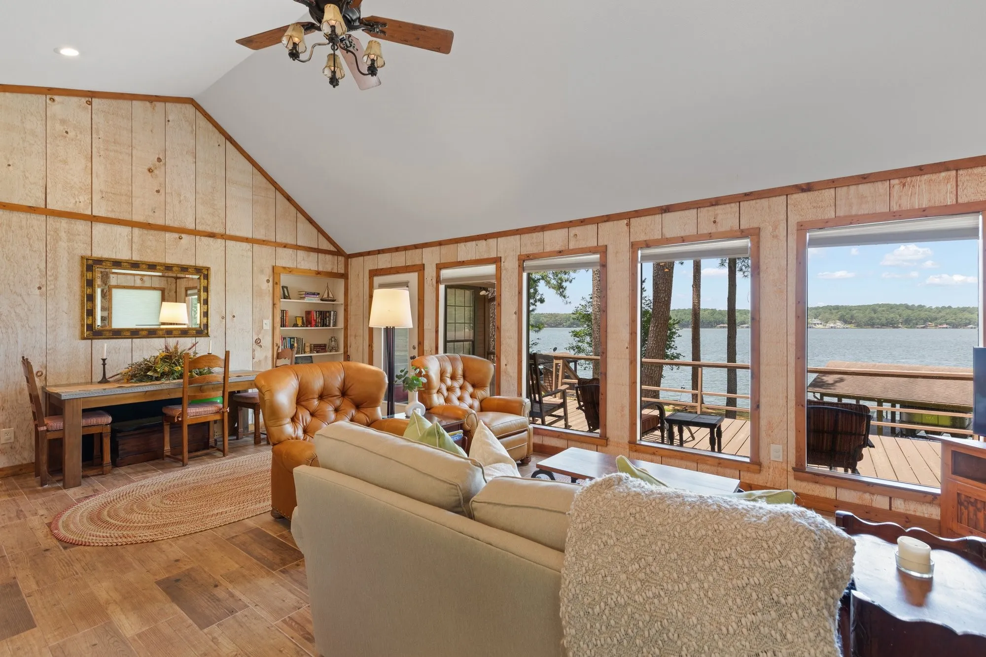 Single Family Residence For Sale in Franklin (TX) County , 400 Windy Point Drive, Mount Vernon, Texas 75457, 3 Bedroom, 3 Bathroom, 1 Garage spaces, 1,300 Sqft, built in 1987, mls#21324647, Real Estate Agent in Mount Vernon, Homes For Sale in Franklin (TX) county, Homes For Sale in Mount Vernon, Realtor in Mount Vernon Texas, Real Estate Brokerage Independent Realty Texas, Luminita Cordes Realtor