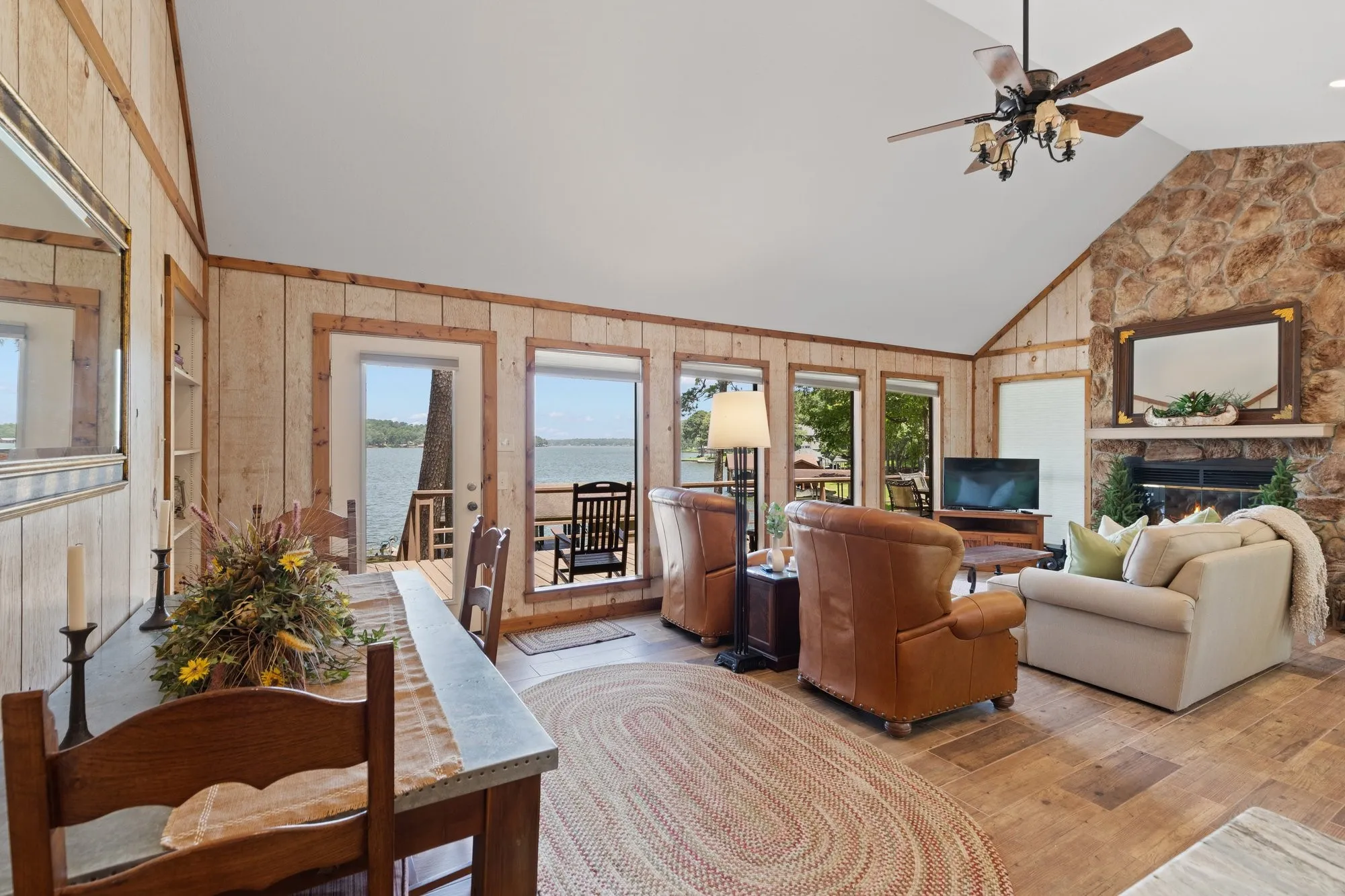 Single Family Residence For Sale in Franklin (TX) County , 400 Windy Point Drive, Mount Vernon, Texas 75457, 3 Bedroom, 3 Bathroom, 1 Garage spaces, 1,300 Sqft, built in 1987, mls#21324647, Real Estate Agent in Mount Vernon, Homes For Sale in Franklin (TX) county, Homes For Sale in Mount Vernon, Realtor in Mount Vernon Texas, Real Estate Brokerage Independent Realty Texas, Luminita Cordes Realtor