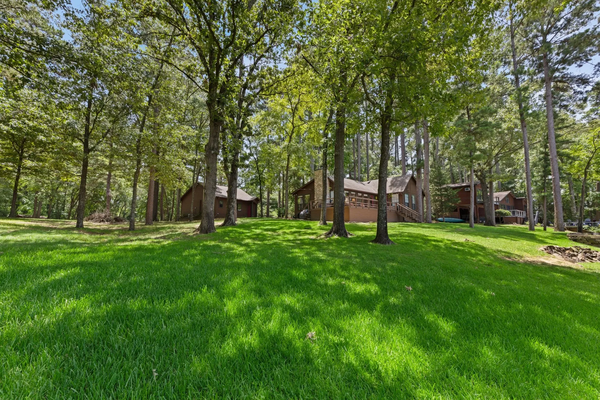 Single Family Residence For Sale in Franklin (TX) County , 400 Windy Point Drive, Mount Vernon, Texas 75457, 3 Bedroom, 3 Bathroom, 1 Garage spaces, 1,300 Sqft, built in 1987, mls#21324647, Real Estate Agent in Mount Vernon, Homes For Sale in Franklin (TX) county, Homes For Sale in Mount Vernon, Realtor in Mount Vernon Texas, Real Estate Brokerage Independent Realty Texas, Luminita Cordes Realtor