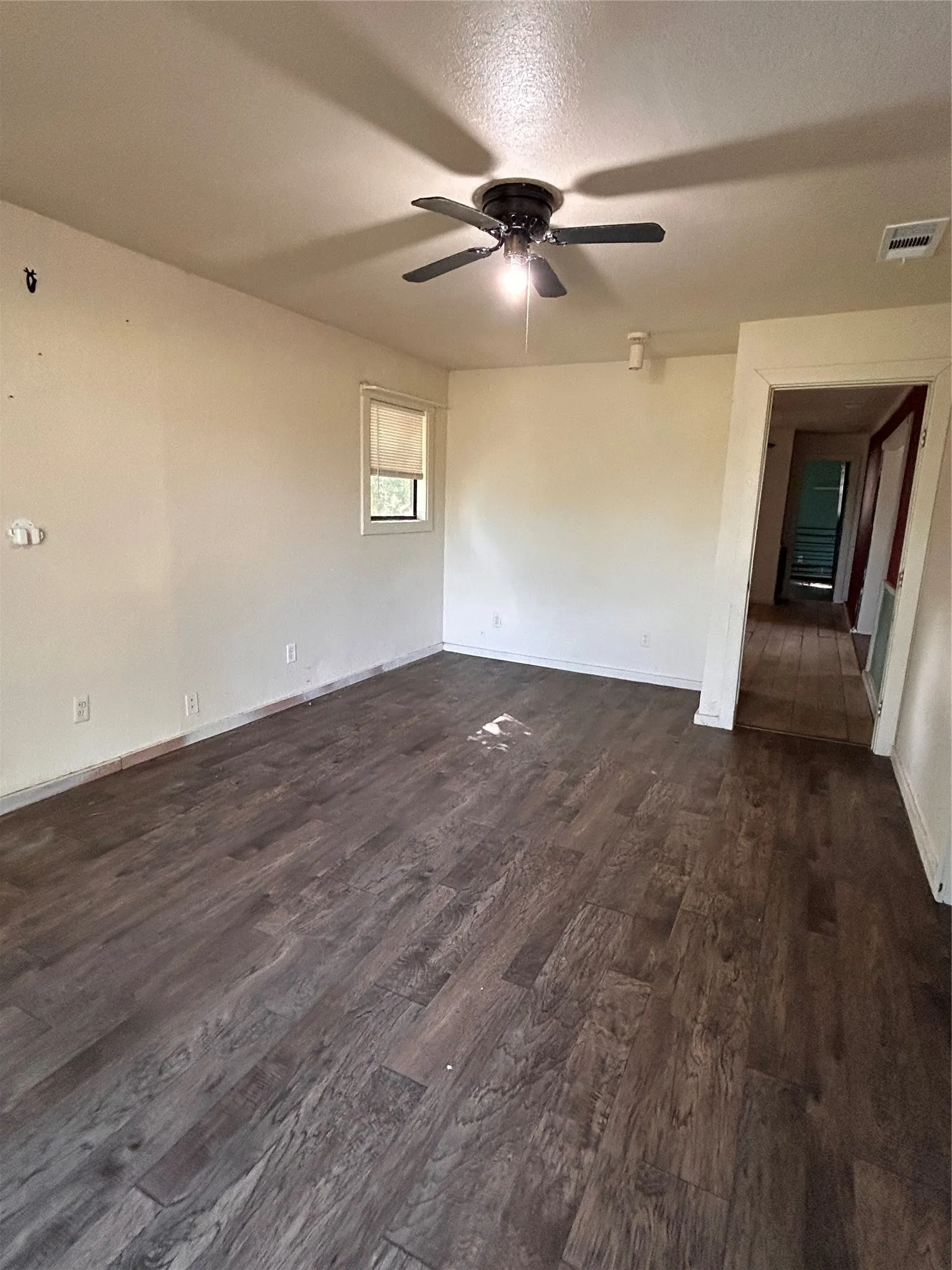 Single Family Residence For Sale in Van Zandt County , 130 CR 3821, Wills Point, Texas 75169, 2 Bedroom, 2 Bathroom, Garage spaces, 1,152 Sqft, built in 1993, mls#21324650, Real Estate Agent in Wills Point, Homes For Sale in Van Zandt county, Homes For Sale in Wills Point, Realtor in Wills Point Texas, Real Estate Brokerage Independent Realty Texas, Luminita Cordes Realtor