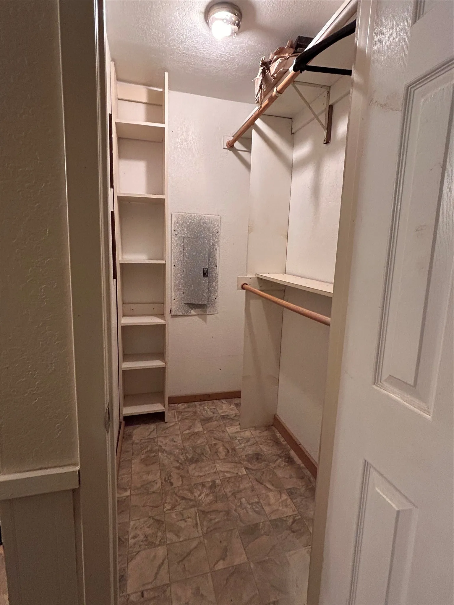 Single Family Residence For Sale in Van Zandt County , 130 CR 3821, Wills Point, Texas 75169, 2 Bedroom, 2 Bathroom, Garage spaces, 1,152 Sqft, built in 1993, mls#21324650, Real Estate Agent in Wills Point, Homes For Sale in Van Zandt county, Homes For Sale in Wills Point, Realtor in Wills Point Texas, Real Estate Brokerage Independent Realty Texas, Luminita Cordes Realtor