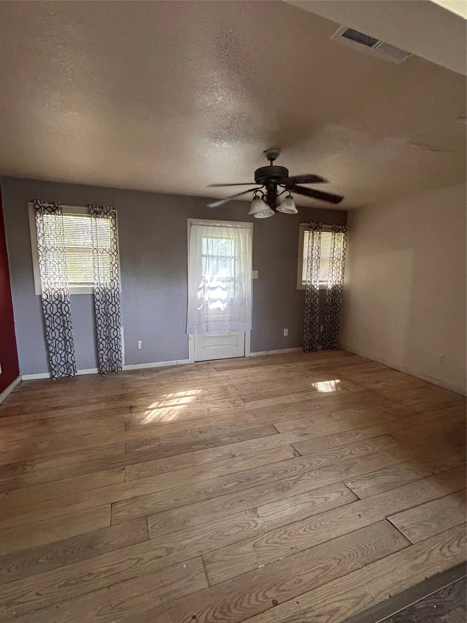 Single Family Residence For Sale in Van Zandt County , 130 CR 3821, Wills Point, Texas 75169, 2 Bedroom, 2 Bathroom, Garage spaces, 1,152 Sqft, built in 1993, mls#21324650, Real Estate Agent in Wills Point, Homes For Sale in Van Zandt county, Homes For Sale in Wills Point, Realtor in Wills Point Texas, Real Estate Brokerage Independent Realty Texas, Luminita Cordes Realtor