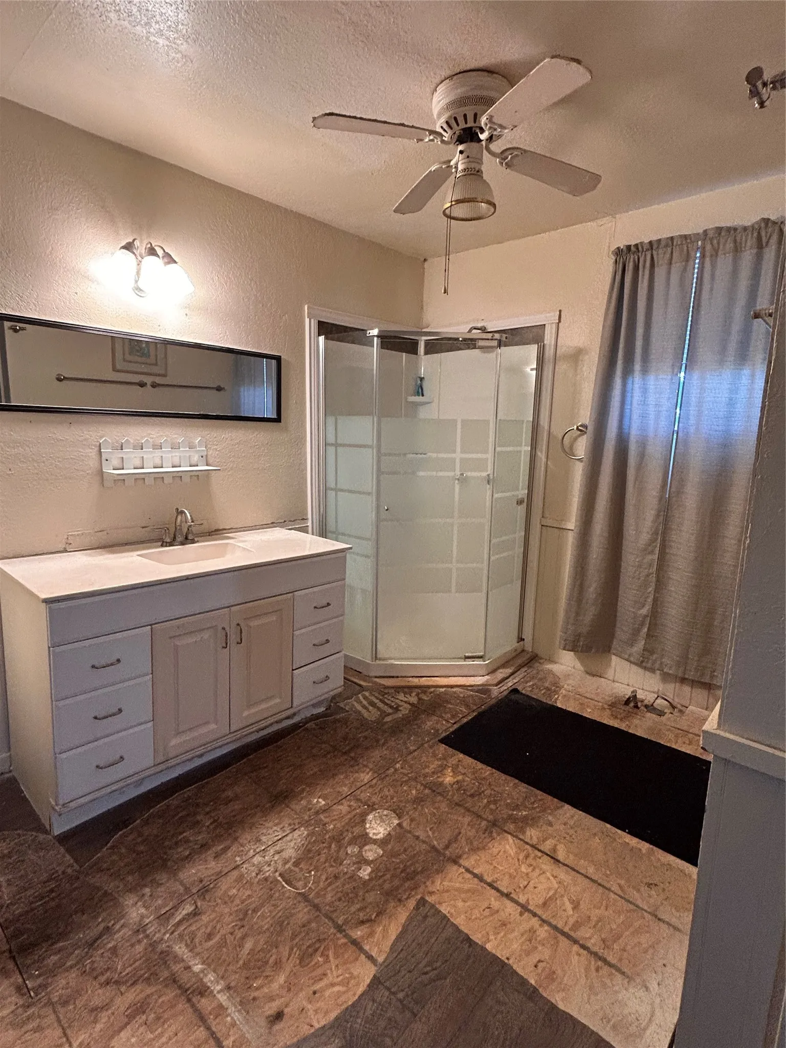 Single Family Residence For Sale in Van Zandt County , 130 CR 3821, Wills Point, Texas 75169, 2 Bedroom, 2 Bathroom, Garage spaces, 1,152 Sqft, built in 1993, mls#21324650, Real Estate Agent in Wills Point, Homes For Sale in Van Zandt county, Homes For Sale in Wills Point, Realtor in Wills Point Texas, Real Estate Brokerage Independent Realty Texas, Luminita Cordes Realtor
