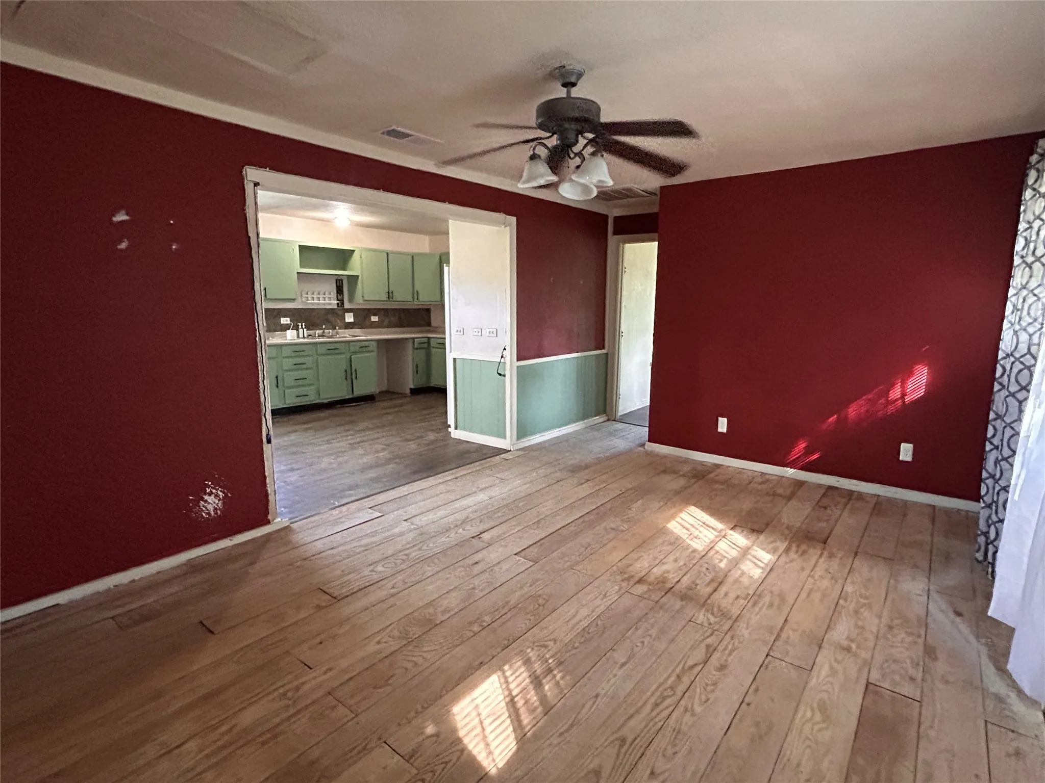 Single Family Residence For Sale in Van Zandt County , 130 CR 3821, Wills Point, Texas 75169, 2 Bedroom, 2 Bathroom, Garage spaces, 1,152 Sqft, built in 1993, mls#21324650, Real Estate Agent in Wills Point, Homes For Sale in Van Zandt county, Homes For Sale in Wills Point, Realtor in Wills Point Texas, Real Estate Brokerage Independent Realty Texas, Luminita Cordes Realtor