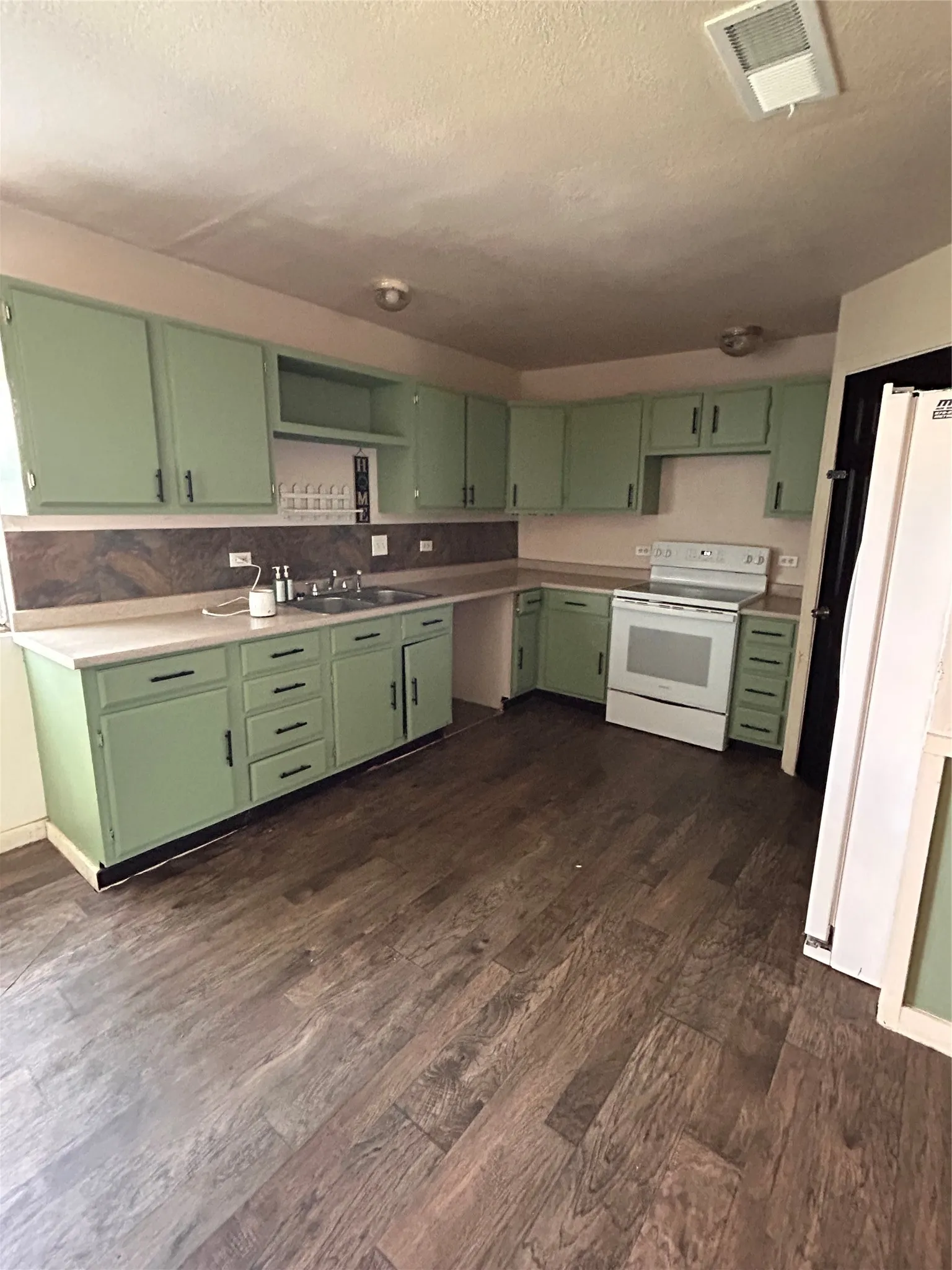 Single Family Residence For Sale in Van Zandt County , 130 CR 3821, Wills Point, Texas 75169, 2 Bedroom, 2 Bathroom, Garage spaces, 1,152 Sqft, built in 1993, mls#21324650, Real Estate Agent in Wills Point, Homes For Sale in Van Zandt county, Homes For Sale in Wills Point, Realtor in Wills Point Texas, Real Estate Brokerage Independent Realty Texas, Luminita Cordes Realtor