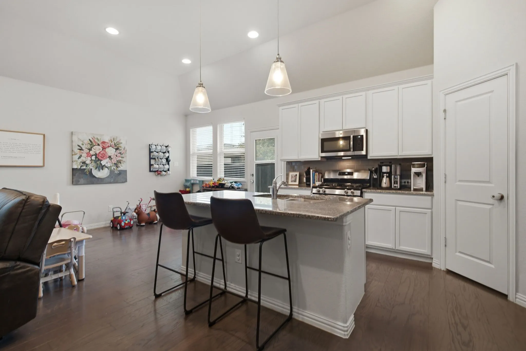 Single Family Residence For Rent in Collin County , 716 Monarch Lane, Celina, Texas 75009, 4 Bedroom, 2 Bathroom, 2 Garage spaces, 1,840 Sqft, built in 2018, mls#21324430, Real Estate Agent in Celina, Homes For Rent in Collin county, Homes For Rent in Celina, Realtor in Celina Texas, Real Estate Brokerage Independent Realty Texas, Luminita Cordes Realtor