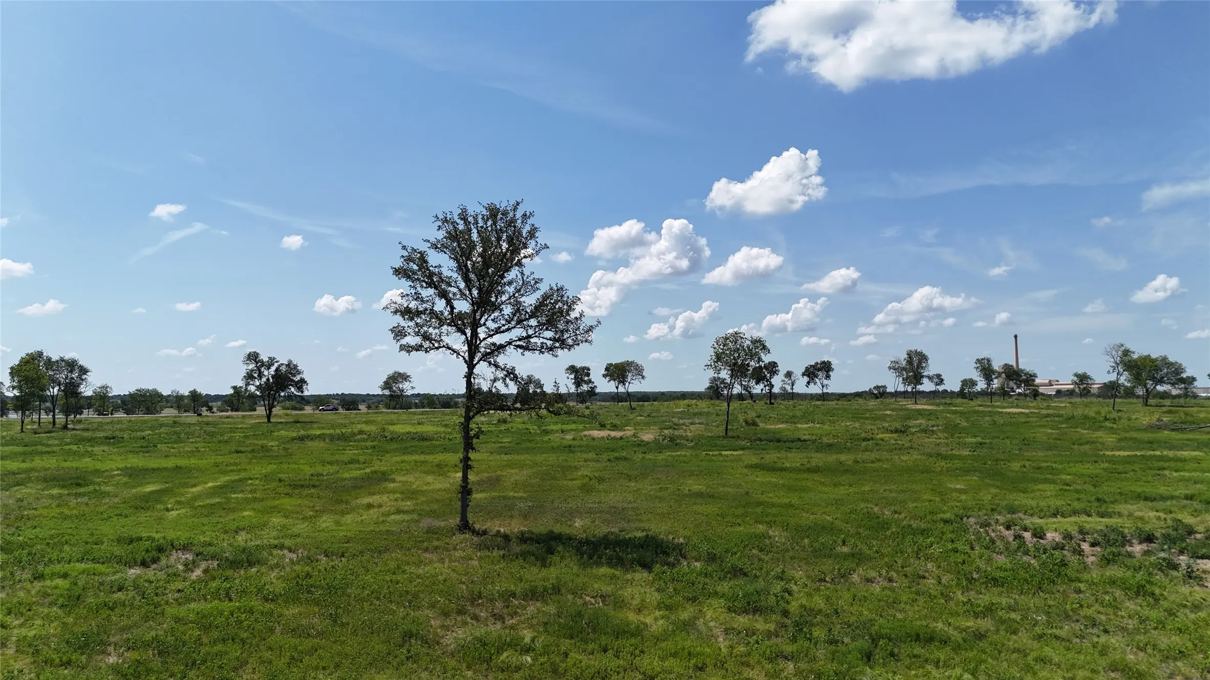 Wide open green space gives you endless possibilities for designing your dream retirement or weekend lake home.