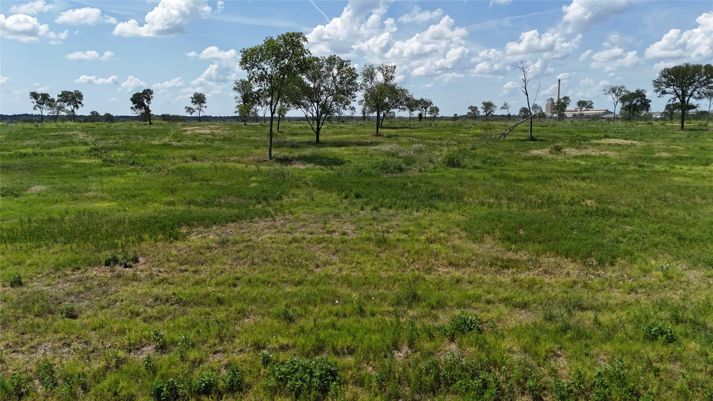 This ready-to-build homesite offers lake views, resort amenities, Corsicana ISD, and an ideal Central Texas location.