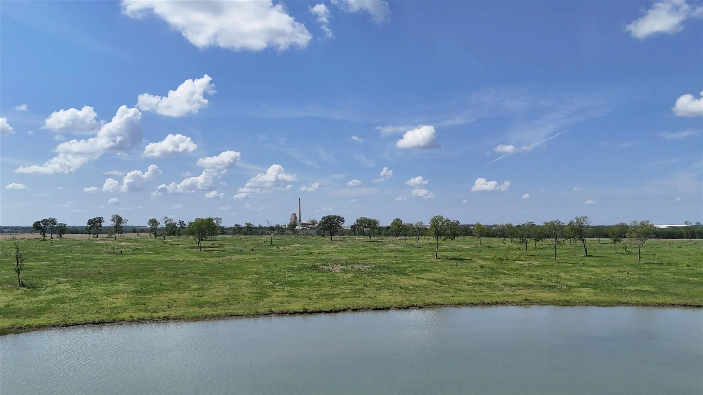 Build where open skies, gentle breezes, and waterfront living come together just minutes from Corsicana.