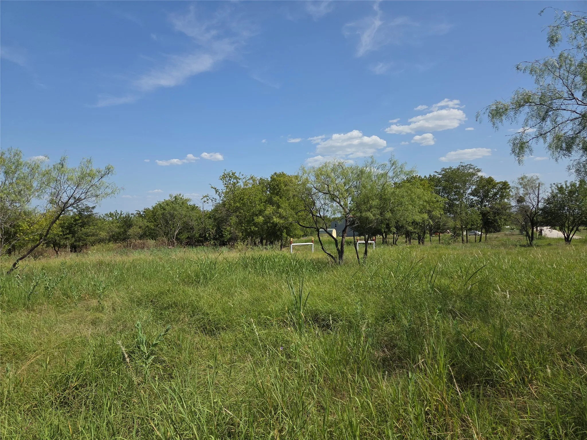 Open surroundings and neighboring country homes create a peaceful setting without sacrificing convenience.