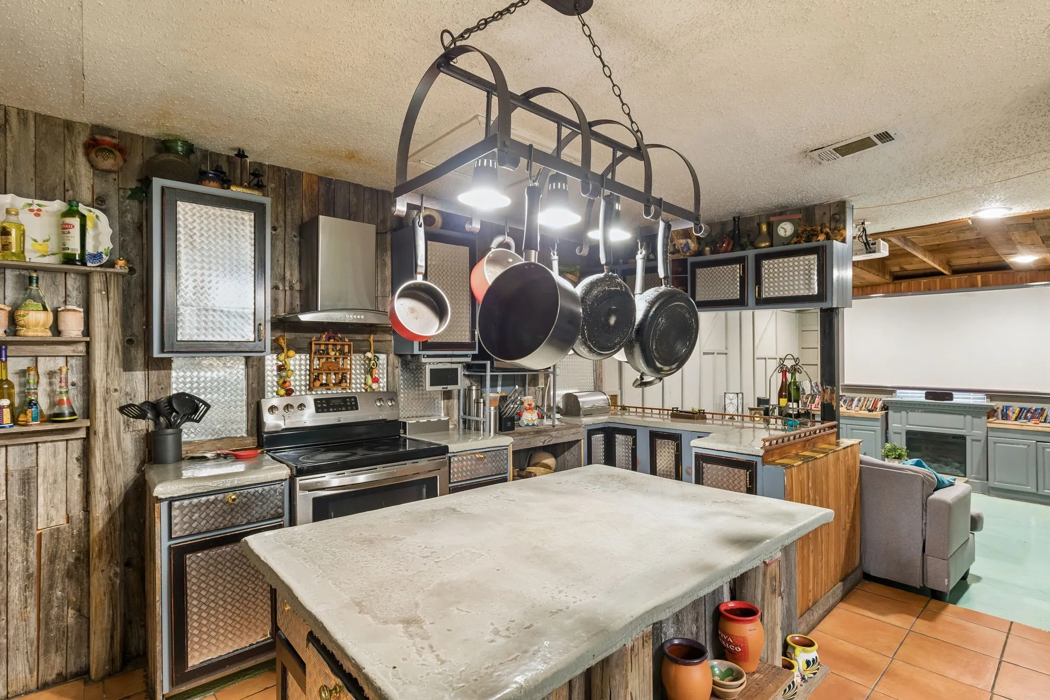 Single Family Residence For Sale in Collin County , 3352 Buckingham Lane, Plano, Texas 75074, 3 Bedroom, 2 Bathroom, Garage spaces, 1,556 Sqft, built in 1972, mls#21309293, Real Estate Agent in Plano, Homes For Sale in Collin county, Homes For Sale in Plano, Realtor in Plano Texas, Real Estate Brokerage Independent Realty Texas, Luminita Cordes Realtor