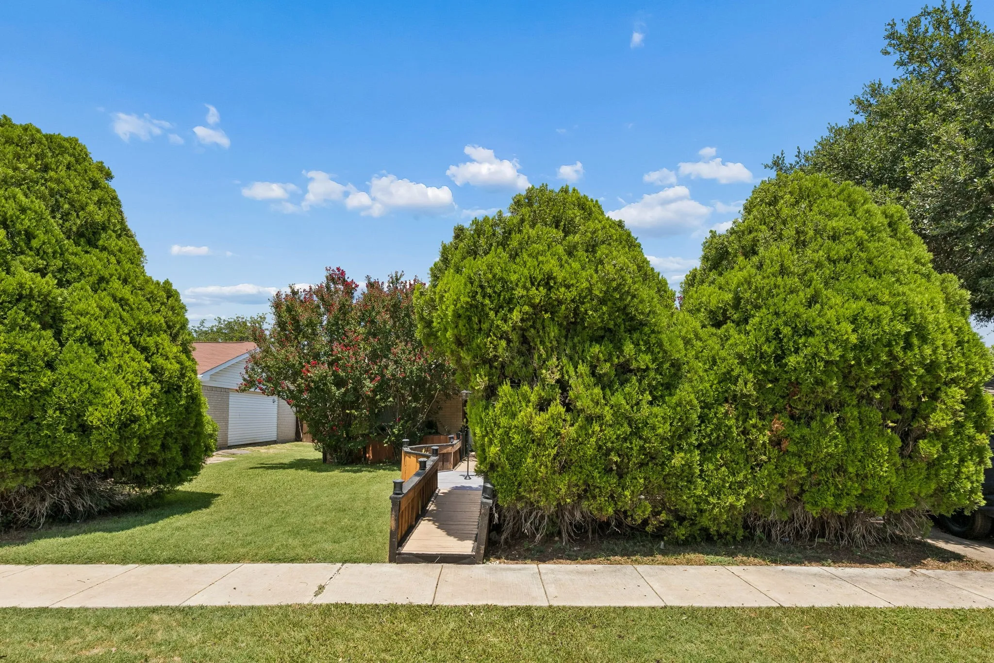 Single Family Residence For Sale in Collin County , 3352 Buckingham Lane, Plano, Texas 75074, 3 Bedroom, 2 Bathroom, Garage spaces, 1,556 Sqft, built in 1972, mls#21309293, Real Estate Agent in Plano, Homes For Sale in Collin county, Homes For Sale in Plano, Realtor in Plano Texas, Real Estate Brokerage Independent Realty Texas, Luminita Cordes Realtor