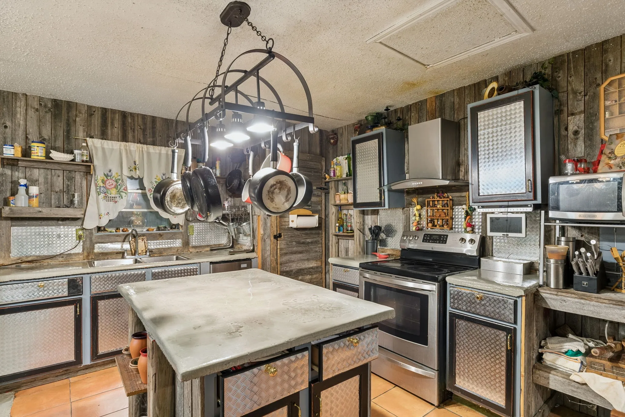 Single Family Residence For Sale in Collin County , 3352 Buckingham Lane, Plano, Texas 75074, 3 Bedroom, 2 Bathroom, Garage spaces, 1,556 Sqft, built in 1972, mls#21309293, Real Estate Agent in Plano, Homes For Sale in Collin county, Homes For Sale in Plano, Realtor in Plano Texas, Real Estate Brokerage Independent Realty Texas, Luminita Cordes Realtor