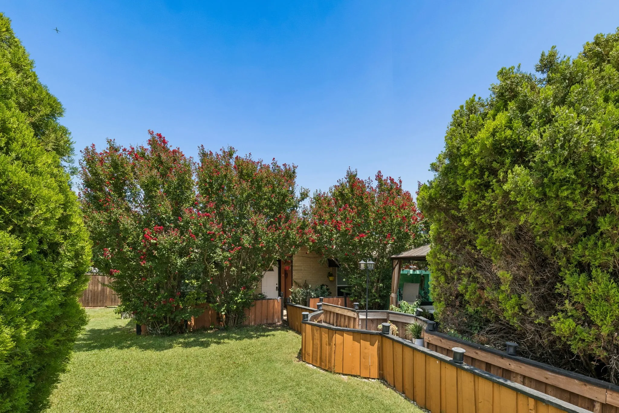 Single Family Residence For Sale in Collin County , 3352 Buckingham Lane, Plano, Texas 75074, 3 Bedroom, 2 Bathroom, Garage spaces, 1,556 Sqft, built in 1972, mls#21309293, Real Estate Agent in Plano, Homes For Sale in Collin county, Homes For Sale in Plano, Realtor in Plano Texas, Real Estate Brokerage Independent Realty Texas, Luminita Cordes Realtor