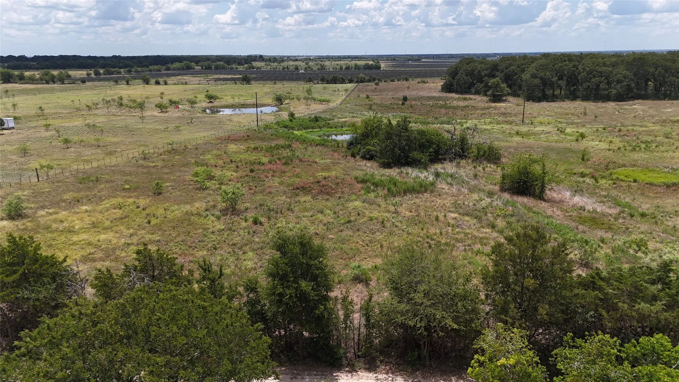 This Navarro County acreage offers a strong foundation for residential, ranch, or recreational plans.
