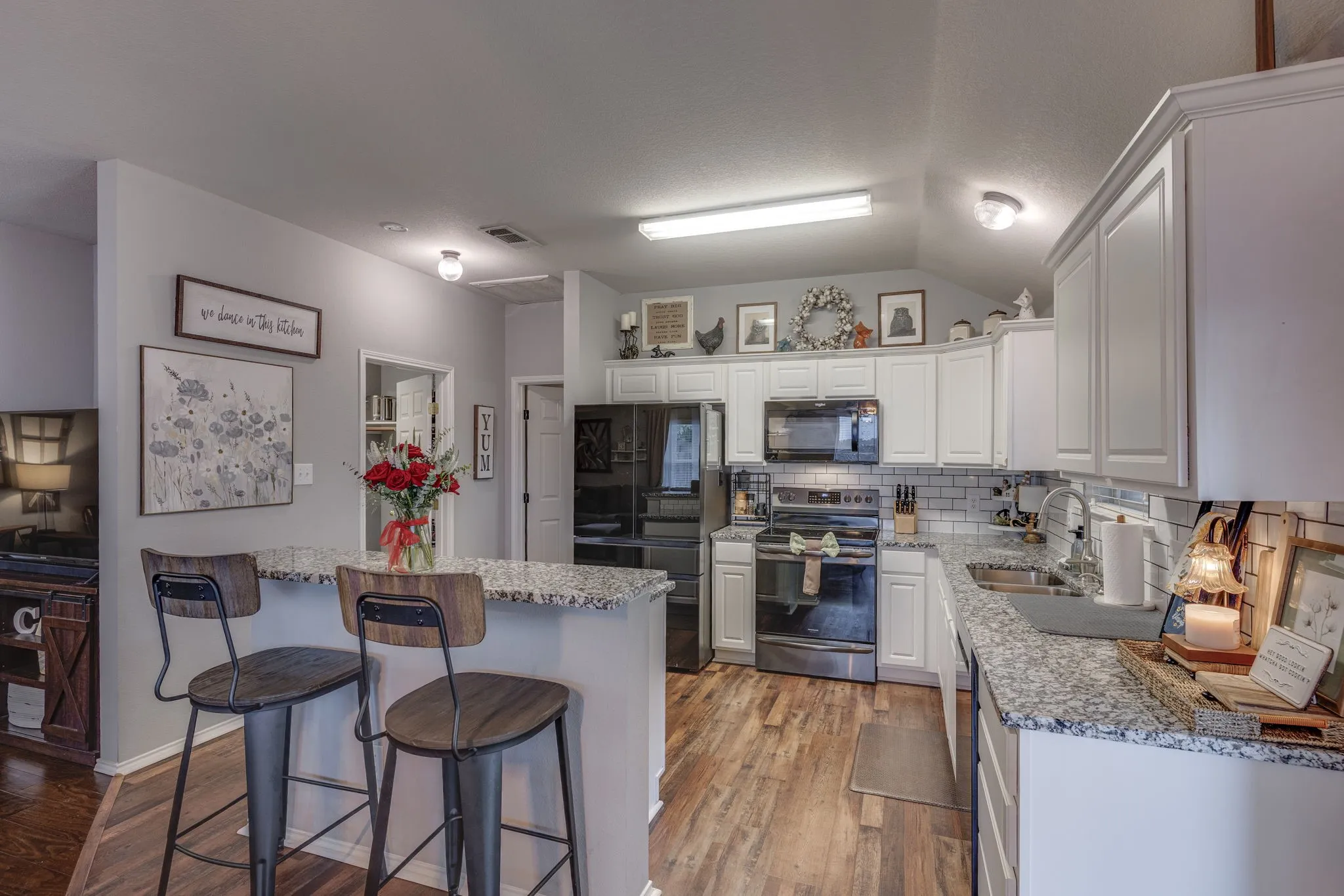 Single Family Residence For Sale in Tarrant County , 304 Mary Kay Court, Burleson, Texas 76028, 3 Bedroom, 2 Bathroom, 2 Garage spaces, 1,679 Sqft, built in 2003, mls#21324116, Real Estate Agent in Burleson, Homes For Sale in Tarrant county, Homes For Sale in Burleson, Realtor in Burleson Texas, Real Estate Brokerage Independent Realty Texas, Luminita Cordes Realtor