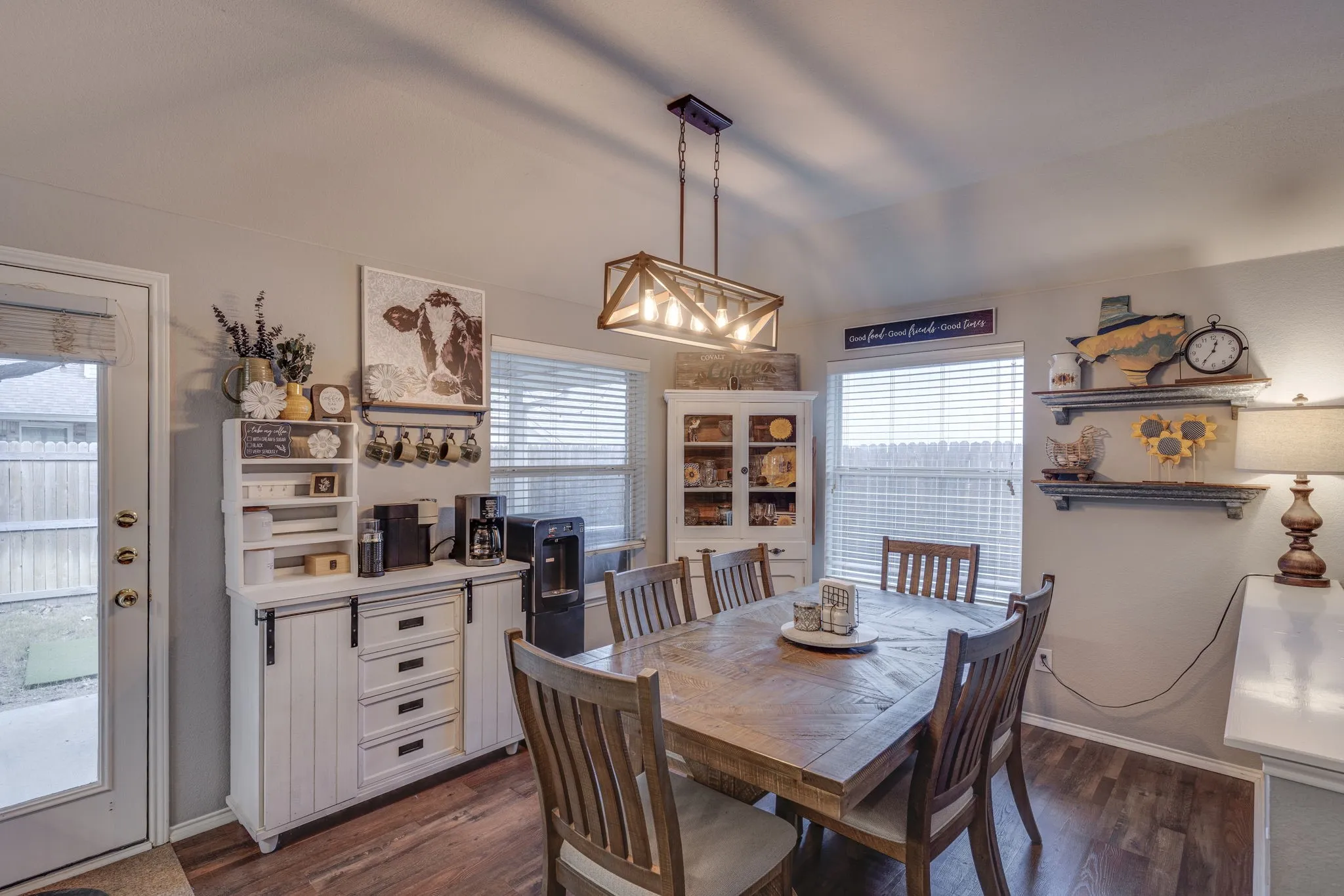 Single Family Residence For Sale in Tarrant County , 304 Mary Kay Court, Burleson, Texas 76028, 3 Bedroom, 2 Bathroom, 2 Garage spaces, 1,679 Sqft, built in 2003, mls#21324116, Real Estate Agent in Burleson, Homes For Sale in Tarrant county, Homes For Sale in Burleson, Realtor in Burleson Texas, Real Estate Brokerage Independent Realty Texas, Luminita Cordes Realtor