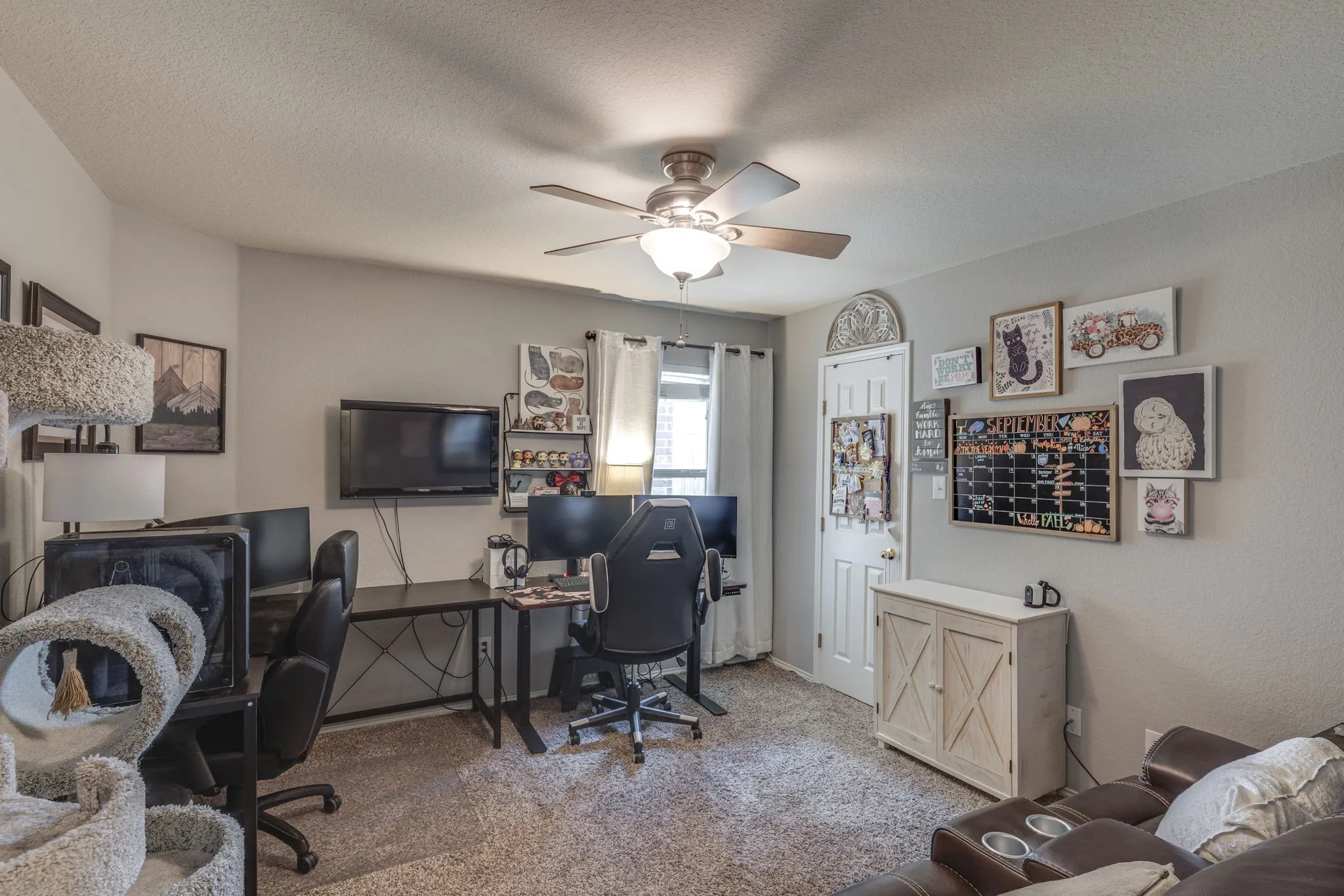 Single Family Residence For Sale in Tarrant County , 304 Mary Kay Court, Burleson, Texas 76028, 3 Bedroom, 2 Bathroom, 2 Garage spaces, 1,679 Sqft, built in 2003, mls#21324116, Real Estate Agent in Burleson, Homes For Sale in Tarrant county, Homes For Sale in Burleson, Realtor in Burleson Texas, Real Estate Brokerage Independent Realty Texas, Luminita Cordes Realtor