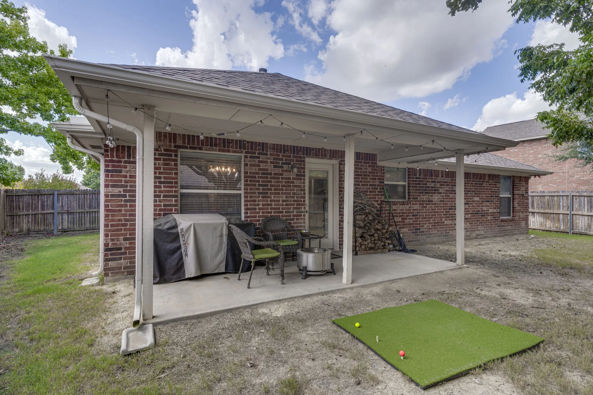 Single Family Residence For Sale in Tarrant County , 304 Mary Kay Court, Burleson, Texas 76028, 3 Bedroom, 2 Bathroom, 2 Garage spaces, 1,679 Sqft, built in 2003, mls#21324116, Real Estate Agent in Burleson, Homes For Sale in Tarrant county, Homes For Sale in Burleson, Realtor in Burleson Texas, Real Estate Brokerage Independent Realty Texas, Luminita Cordes Realtor