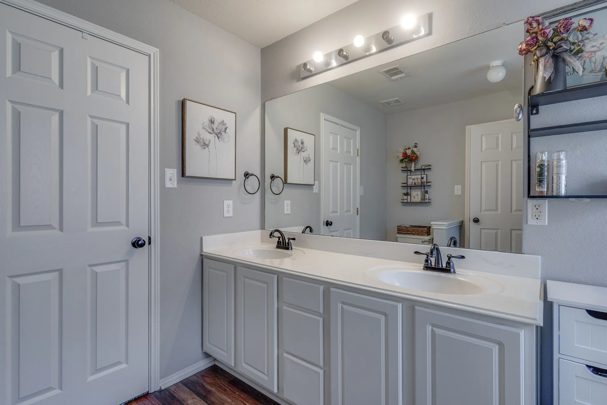 Single Family Residence For Sale in Tarrant County , 304 Mary Kay Court, Burleson, Texas 76028, 3 Bedroom, 2 Bathroom, 2 Garage spaces, 1,679 Sqft, built in 2003, mls#21324116, Real Estate Agent in Burleson, Homes For Sale in Tarrant county, Homes For Sale in Burleson, Realtor in Burleson Texas, Real Estate Brokerage Independent Realty Texas, Luminita Cordes Realtor