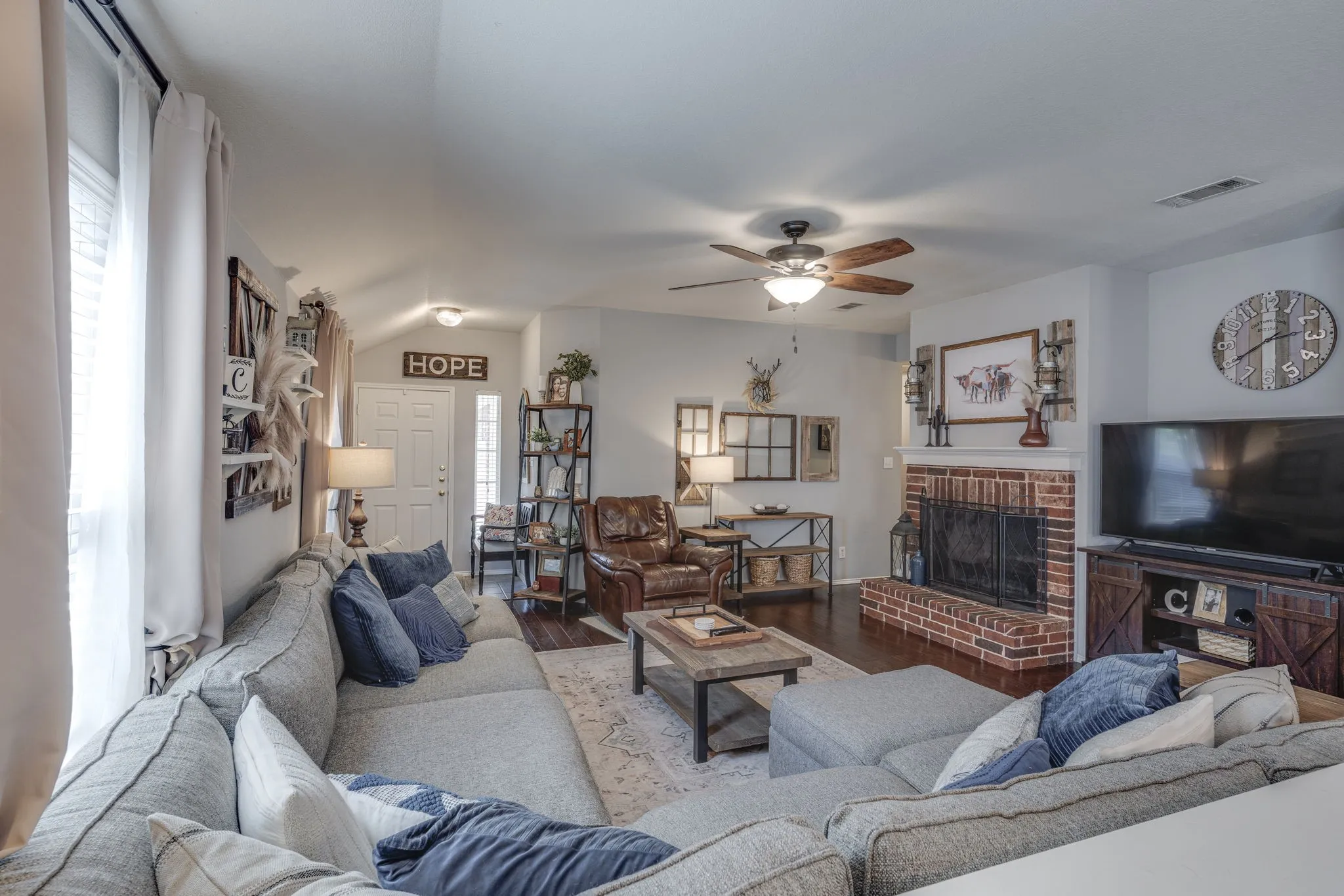 Single Family Residence For Sale in Tarrant County , 304 Mary Kay Court, Burleson, Texas 76028, 3 Bedroom, 2 Bathroom, 2 Garage spaces, 1,679 Sqft, built in 2003, mls#21324116, Real Estate Agent in Burleson, Homes For Sale in Tarrant county, Homes For Sale in Burleson, Realtor in Burleson Texas, Real Estate Brokerage Independent Realty Texas, Luminita Cordes Realtor