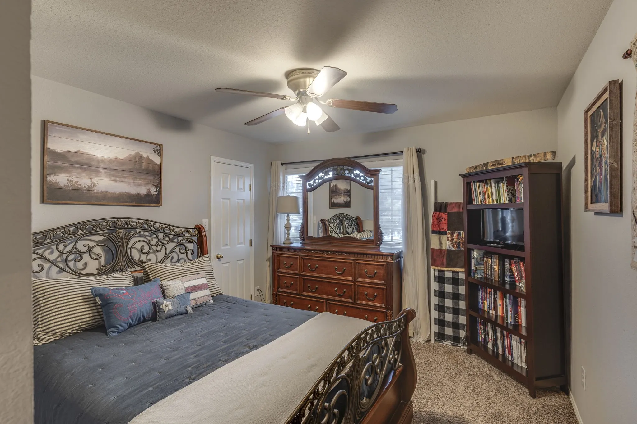 Single Family Residence For Sale in Tarrant County , 304 Mary Kay Court, Burleson, Texas 76028, 3 Bedroom, 2 Bathroom, 2 Garage spaces, 1,679 Sqft, built in 2003, mls#21324116, Real Estate Agent in Burleson, Homes For Sale in Tarrant county, Homes For Sale in Burleson, Realtor in Burleson Texas, Real Estate Brokerage Independent Realty Texas, Luminita Cordes Realtor