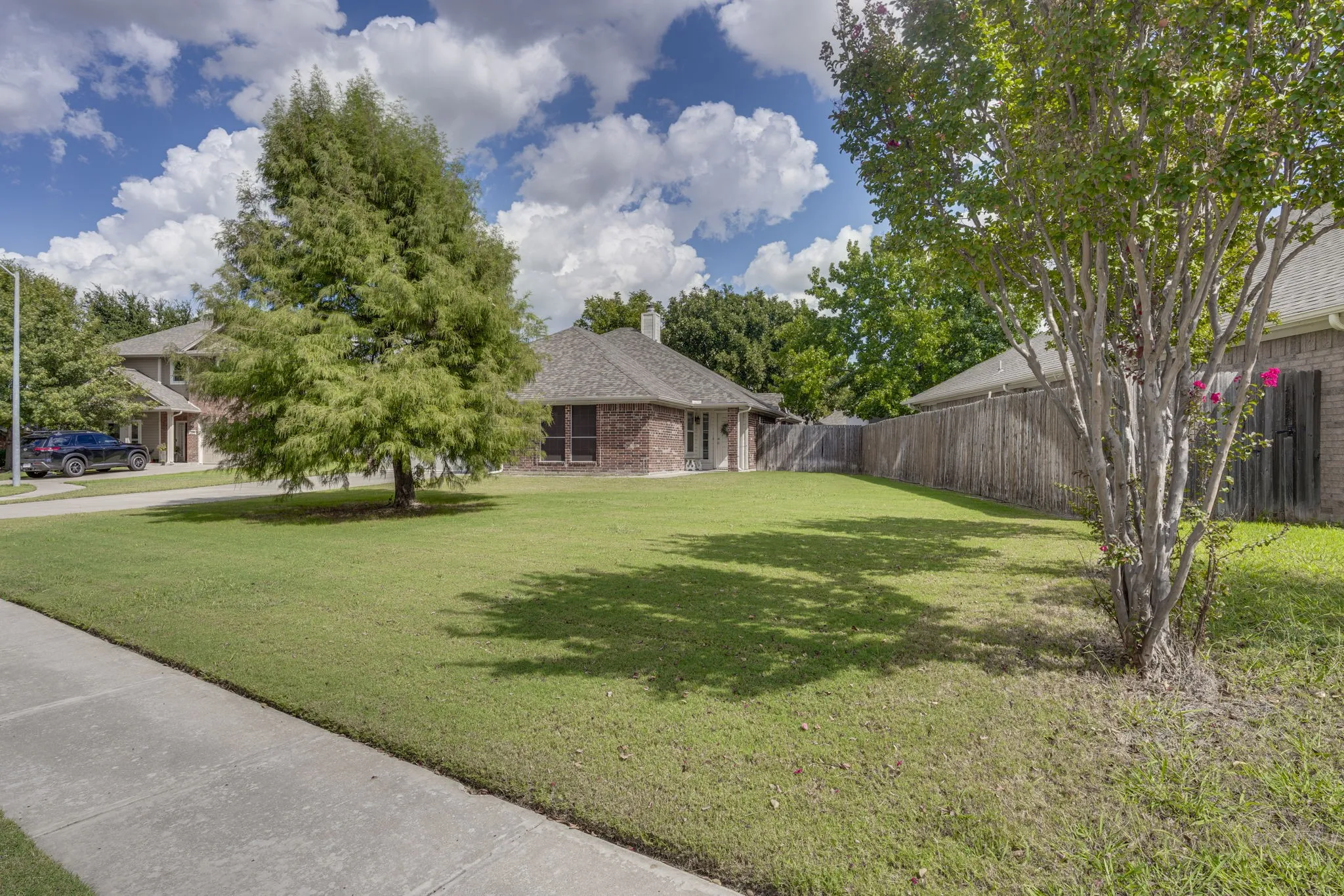 Single Family Residence For Sale in Tarrant County , 304 Mary Kay Court, Burleson, Texas 76028, 3 Bedroom, 2 Bathroom, 2 Garage spaces, 1,679 Sqft, built in 2003, mls#21324116, Real Estate Agent in Burleson, Homes For Sale in Tarrant county, Homes For Sale in Burleson, Realtor in Burleson Texas, Real Estate Brokerage Independent Realty Texas, Luminita Cordes Realtor
