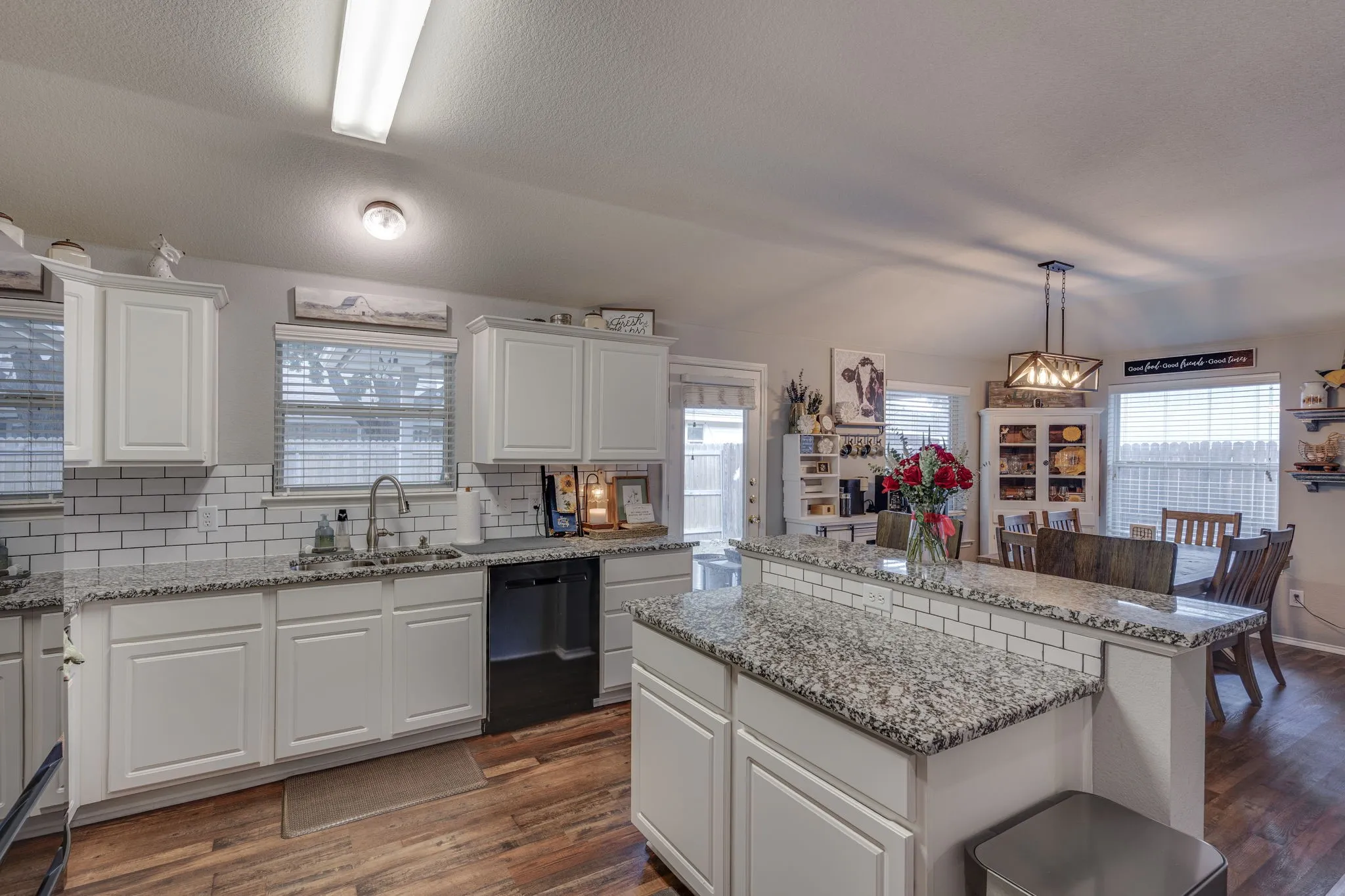 Single Family Residence For Sale in Tarrant County , 304 Mary Kay Court, Burleson, Texas 76028, 3 Bedroom, 2 Bathroom, 2 Garage spaces, 1,679 Sqft, built in 2003, mls#21324116, Real Estate Agent in Burleson, Homes For Sale in Tarrant county, Homes For Sale in Burleson, Realtor in Burleson Texas, Real Estate Brokerage Independent Realty Texas, Luminita Cordes Realtor