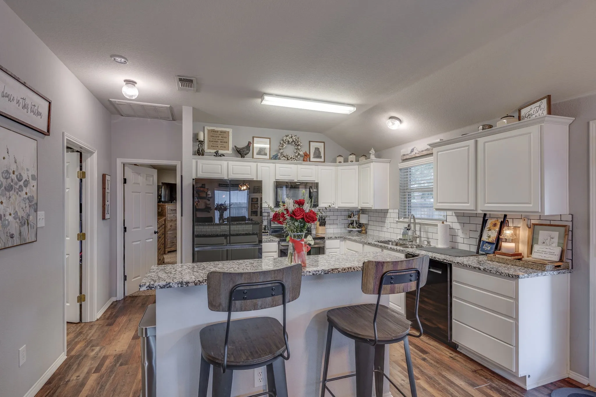 Single Family Residence For Sale in Tarrant County , 304 Mary Kay Court, Burleson, Texas 76028, 3 Bedroom, 2 Bathroom, 2 Garage spaces, 1,679 Sqft, built in 2003, mls#21324116, Real Estate Agent in Burleson, Homes For Sale in Tarrant county, Homes For Sale in Burleson, Realtor in Burleson Texas, Real Estate Brokerage Independent Realty Texas, Luminita Cordes Realtor