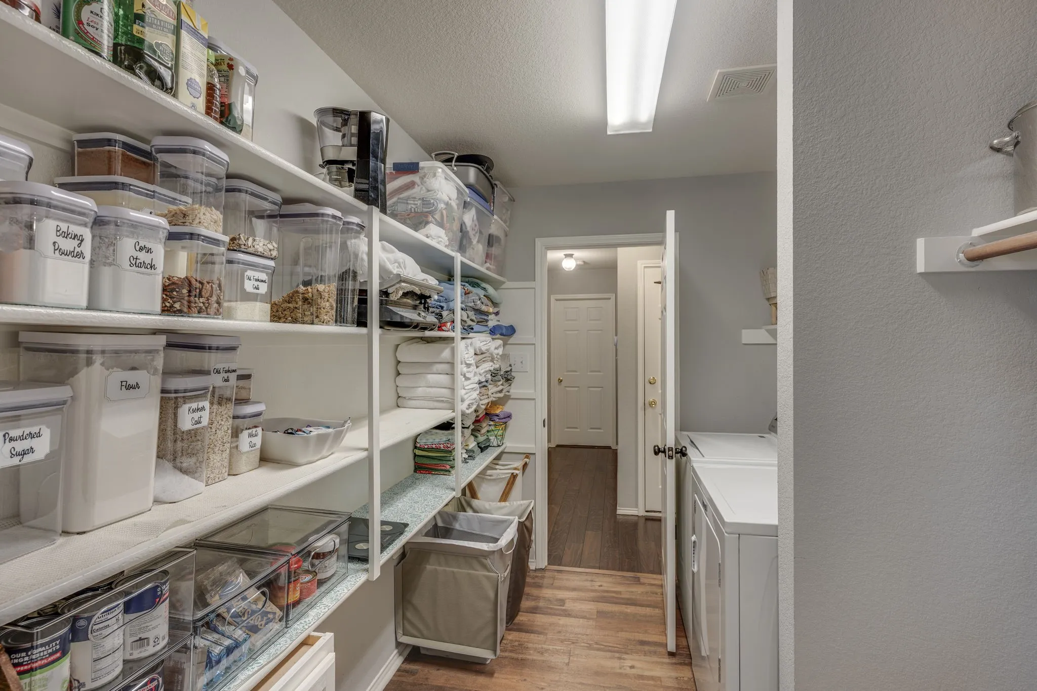 Single Family Residence For Sale in Tarrant County , 304 Mary Kay Court, Burleson, Texas 76028, 3 Bedroom, 2 Bathroom, 2 Garage spaces, 1,679 Sqft, built in 2003, mls#21324116, Real Estate Agent in Burleson, Homes For Sale in Tarrant county, Homes For Sale in Burleson, Realtor in Burleson Texas, Real Estate Brokerage Independent Realty Texas, Luminita Cordes Realtor