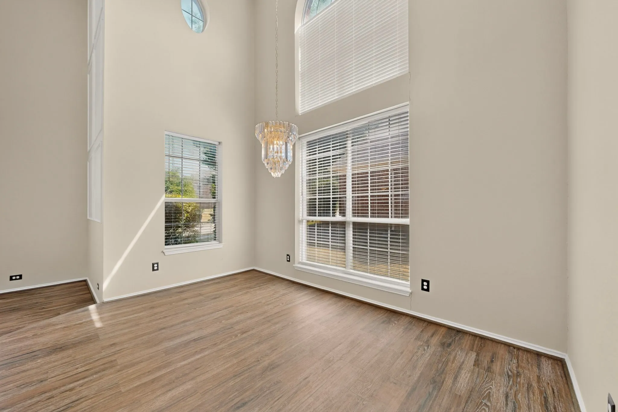 Single Family Residence For Rent in Collin County , 7217 Randall Way, Plano, Texas 75025, 5 Bedroom, 4 Bathroom, 2 Garage spaces, 3,235 Sqft, built in 1993, mls#21324392, Real Estate Agent in Plano, Homes For Rent in Collin county, Homes For Rent in Plano, Realtor in Plano Texas, Real Estate Brokerage Independent Realty Texas, Luminita Cordes Realtor