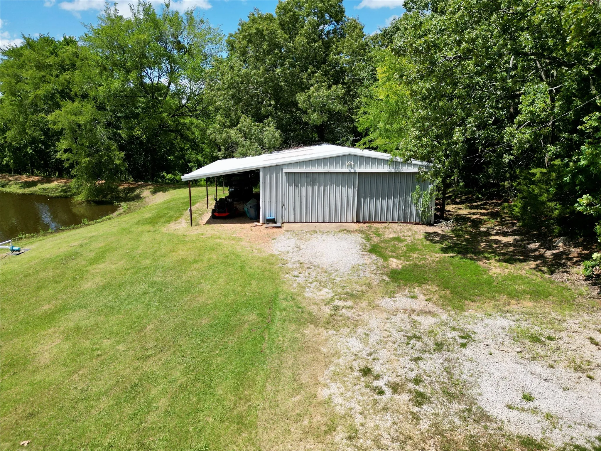 Single Family Residence For Sale in Lamar County , 7837 Farm Road 2648, Paris, Texas 75462, 5 Bedroom, 3 Bathroom, 3 Garage spaces, 3,393 Sqft, built in 1982, mls#21322809, Real Estate Agent in Paris, Homes For Sale in Lamar county, Homes For Sale in Paris, Realtor in Paris Texas, Real Estate Brokerage Independent Realty Texas, Luminita Cordes Realtor