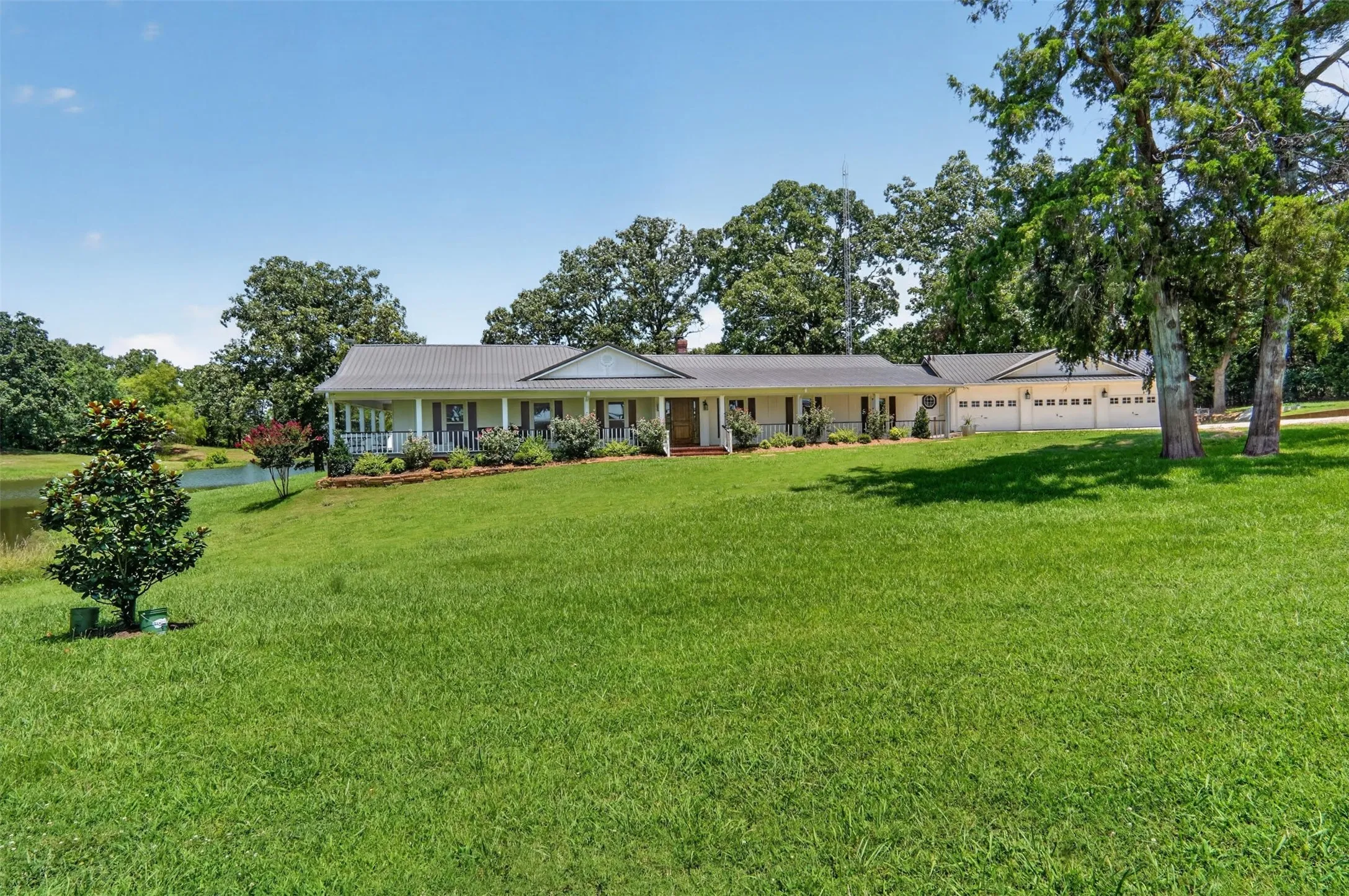 Single Family Residence For Sale in Lamar County , 7837 Farm Road 2648, Paris, Texas 75462, 5 Bedroom, 3 Bathroom, 3 Garage spaces, 3,393 Sqft, built in 1982, mls#21322809, Real Estate Agent in Paris, Homes For Sale in Lamar county, Homes For Sale in Paris, Realtor in Paris Texas, Real Estate Brokerage Independent Realty Texas, Luminita Cordes Realtor