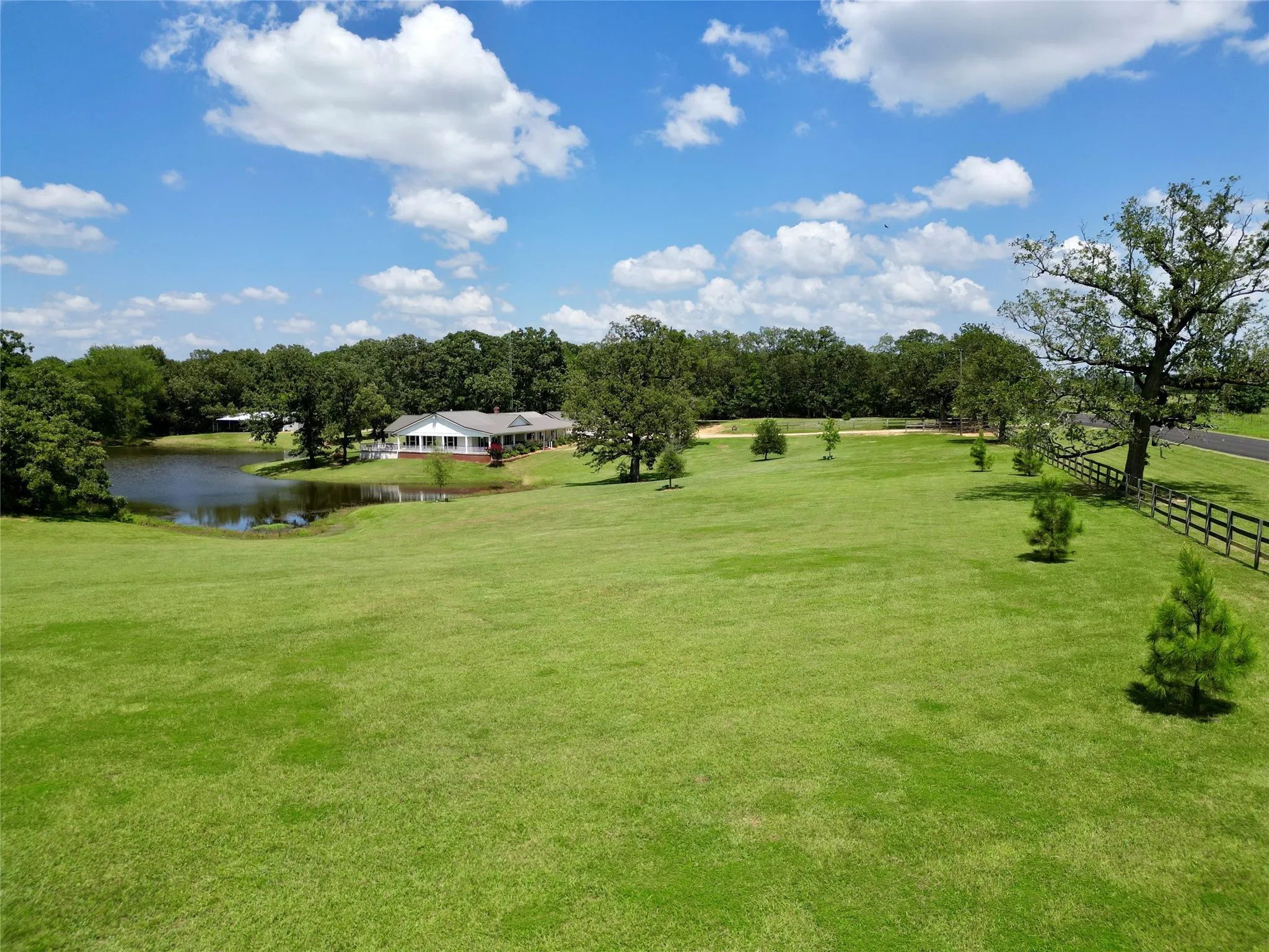 Single Family Residence For Sale in Lamar County , 7837 Farm Road 2648, Paris, Texas 75462, 5 Bedroom, 3 Bathroom, 3 Garage spaces, 3,393 Sqft, built in 1982, mls#21322809, Real Estate Agent in Paris, Homes For Sale in Lamar county, Homes For Sale in Paris, Realtor in Paris Texas, Real Estate Brokerage Independent Realty Texas, Luminita Cordes Realtor