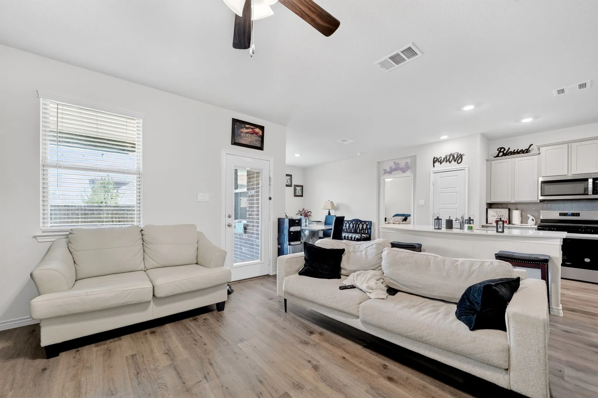 Single Family Residence For Sale in Denton County , 10105 Sunnyview Lane, Aubrey, Texas 76227, 3 Bedroom, 2 Bathroom, 2 Garage spaces, 1,781 Sqft, built in 2024, mls#21324107, Real Estate Agent in Aubrey, Homes For Sale in Denton county, Homes For Sale in Aubrey, Realtor in Aubrey Texas, Real Estate Brokerage Independent Realty Texas, Luminita Cordes Realtor