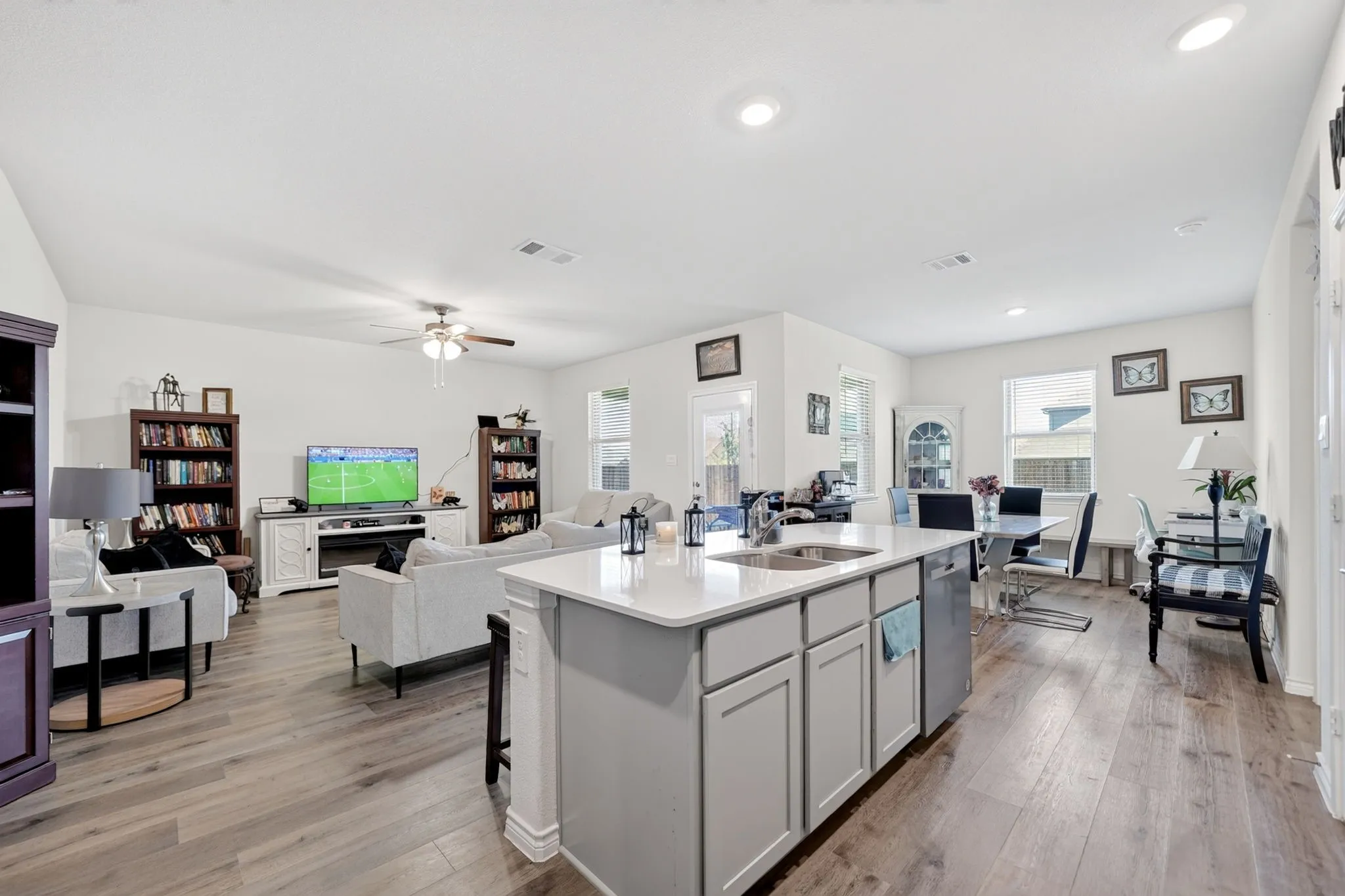 Single Family Residence For Sale in Denton County , 10105 Sunnyview Lane, Aubrey, Texas 76227, 3 Bedroom, 2 Bathroom, 2 Garage spaces, 1,781 Sqft, built in 2024, mls#21324107, Real Estate Agent in Aubrey, Homes For Sale in Denton county, Homes For Sale in Aubrey, Realtor in Aubrey Texas, Real Estate Brokerage Independent Realty Texas, Luminita Cordes Realtor