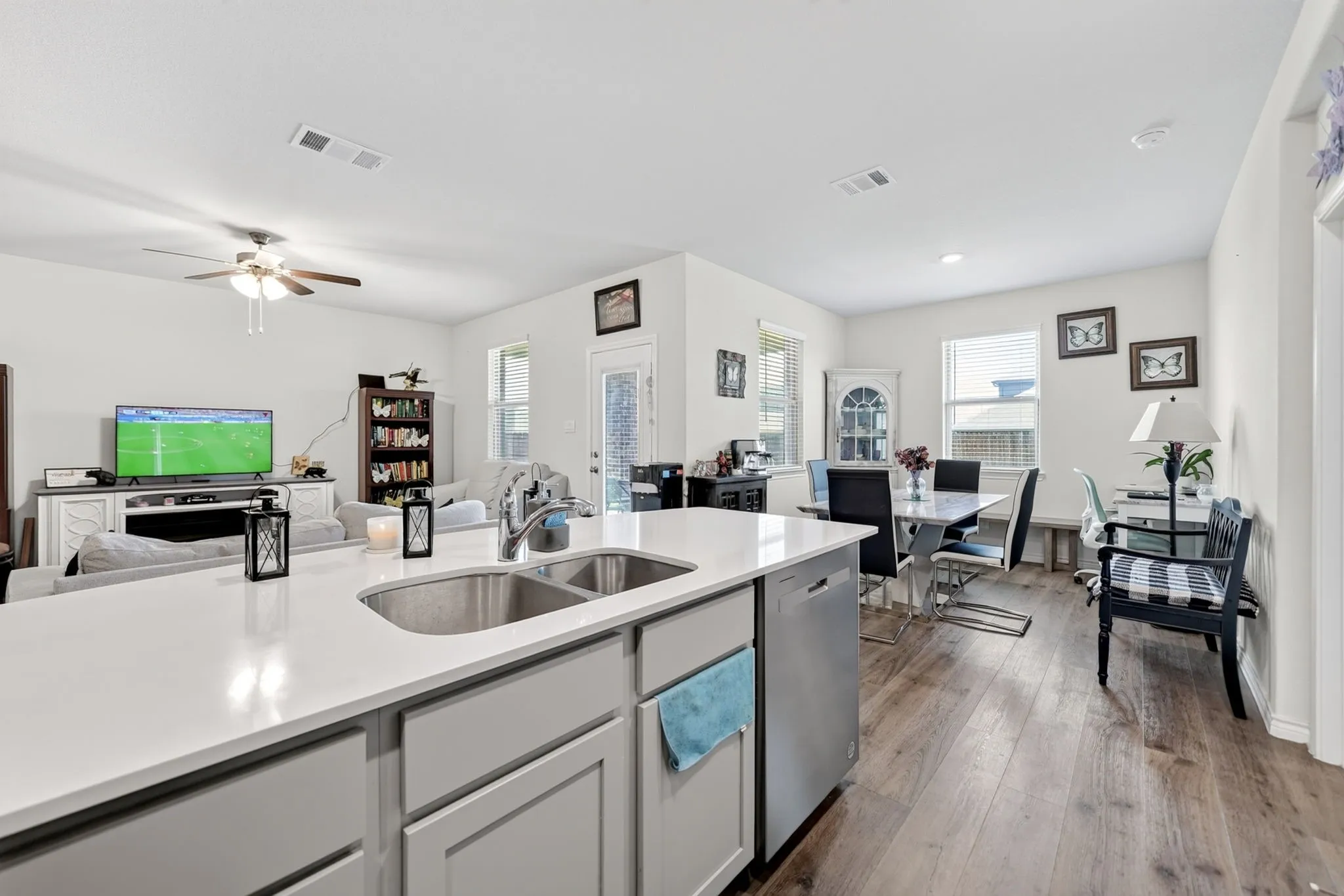 Single Family Residence For Sale in Denton County , 10105 Sunnyview Lane, Aubrey, Texas 76227, 3 Bedroom, 2 Bathroom, 2 Garage spaces, 1,781 Sqft, built in 2024, mls#21324107, Real Estate Agent in Aubrey, Homes For Sale in Denton county, Homes For Sale in Aubrey, Realtor in Aubrey Texas, Real Estate Brokerage Independent Realty Texas, Luminita Cordes Realtor