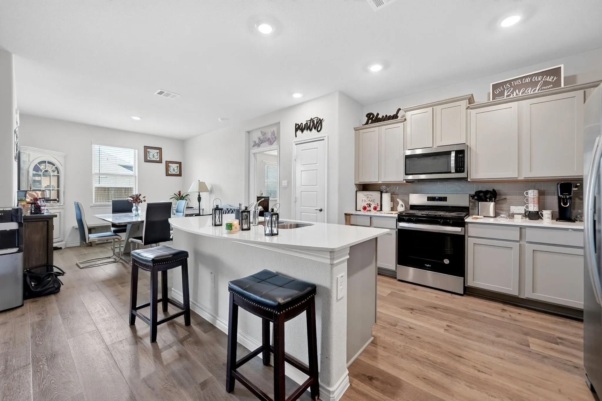 Single Family Residence For Sale in Denton County , 10105 Sunnyview Lane, Aubrey, Texas 76227, 3 Bedroom, 2 Bathroom, 2 Garage spaces, 1,781 Sqft, built in 2024, mls#21324107, Real Estate Agent in Aubrey, Homes For Sale in Denton county, Homes For Sale in Aubrey, Realtor in Aubrey Texas, Real Estate Brokerage Independent Realty Texas, Luminita Cordes Realtor