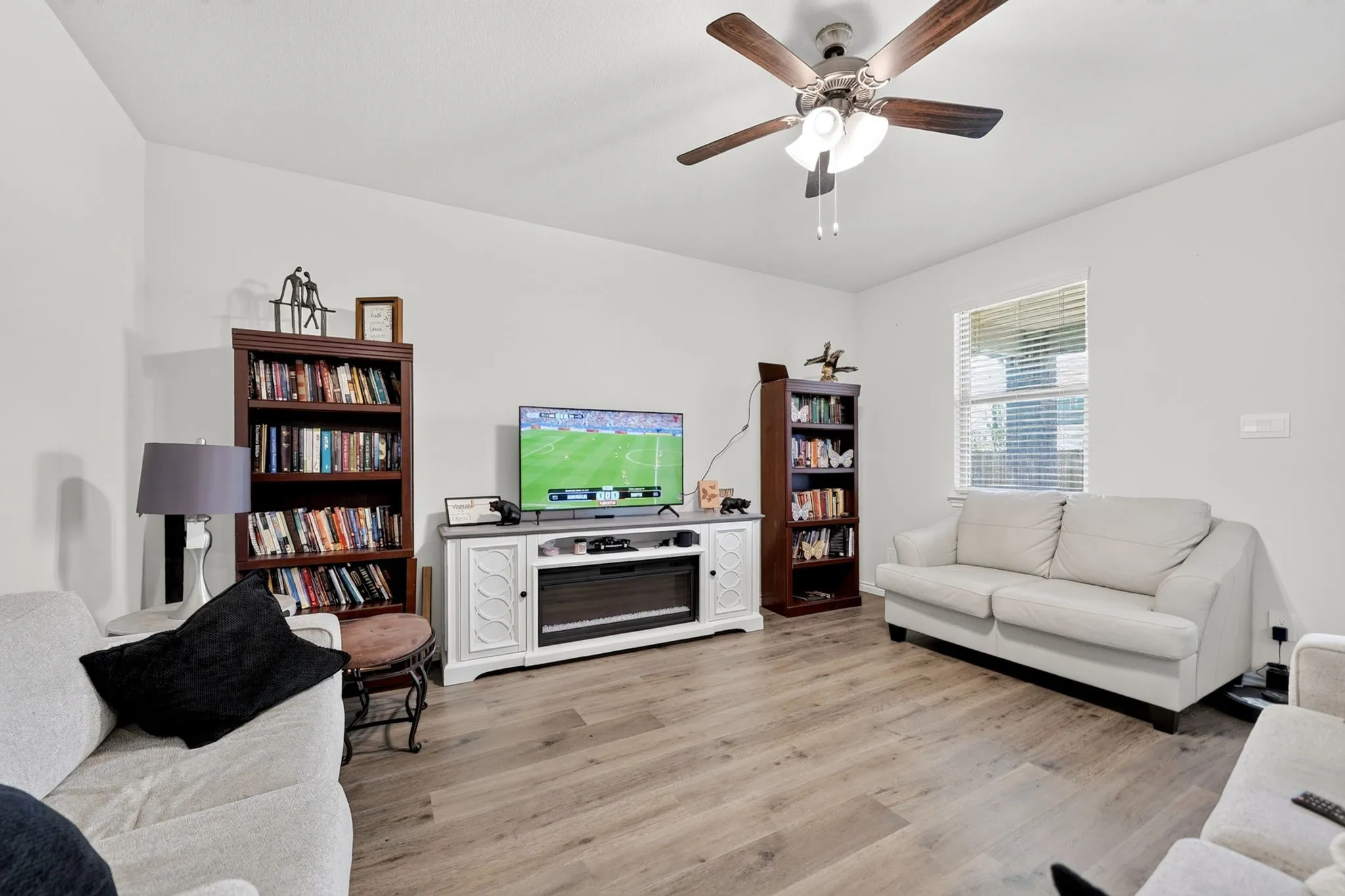 Single Family Residence For Sale in Denton County , 10105 Sunnyview Lane, Aubrey, Texas 76227, 3 Bedroom, 2 Bathroom, 2 Garage spaces, 1,781 Sqft, built in 2024, mls#21324107, Real Estate Agent in Aubrey, Homes For Sale in Denton county, Homes For Sale in Aubrey, Realtor in Aubrey Texas, Real Estate Brokerage Independent Realty Texas, Luminita Cordes Realtor