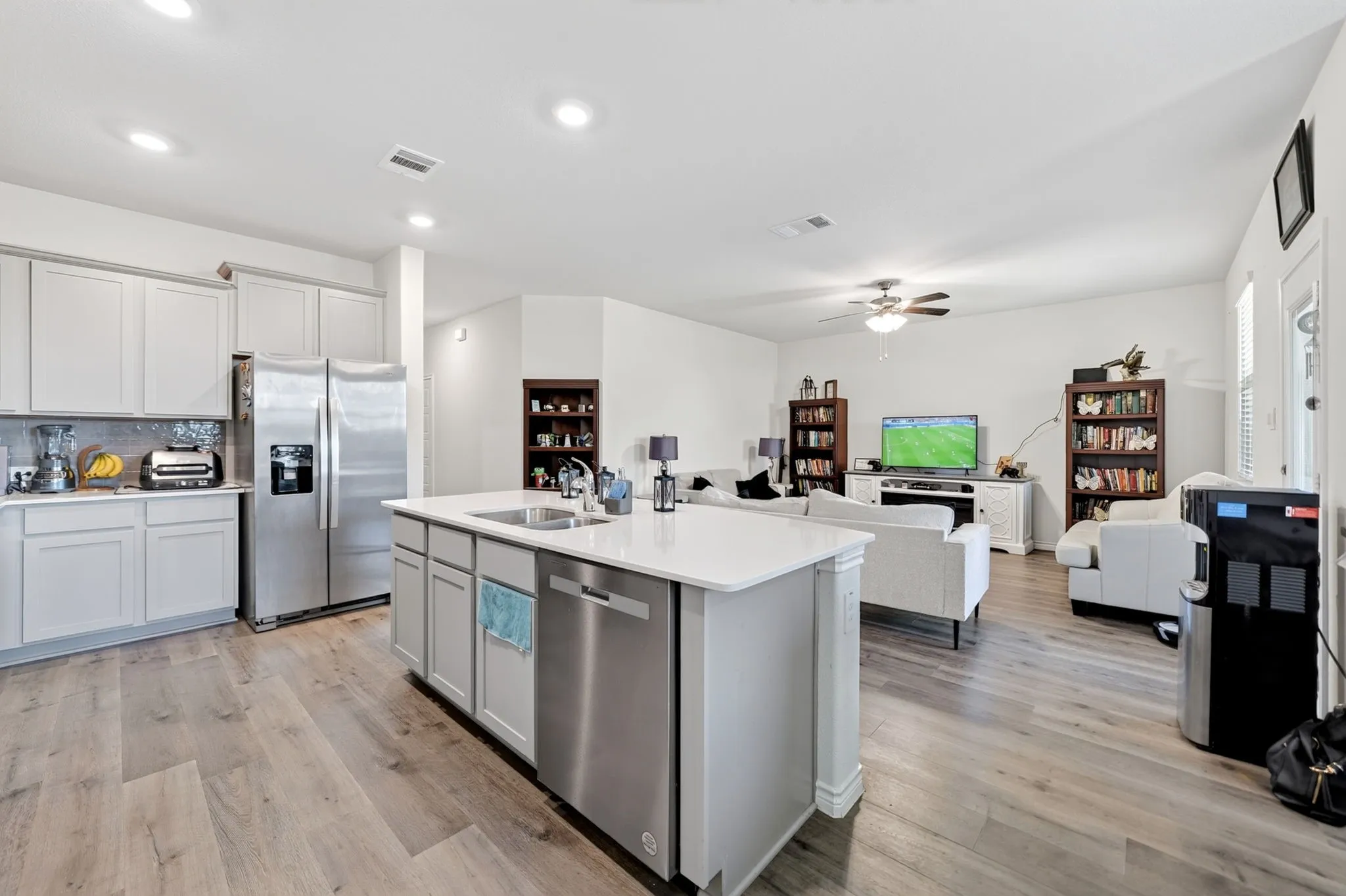 Single Family Residence For Sale in Denton County , 10105 Sunnyview Lane, Aubrey, Texas 76227, 3 Bedroom, 2 Bathroom, 2 Garage spaces, 1,781 Sqft, built in 2024, mls#21324107, Real Estate Agent in Aubrey, Homes For Sale in Denton county, Homes For Sale in Aubrey, Realtor in Aubrey Texas, Real Estate Brokerage Independent Realty Texas, Luminita Cordes Realtor