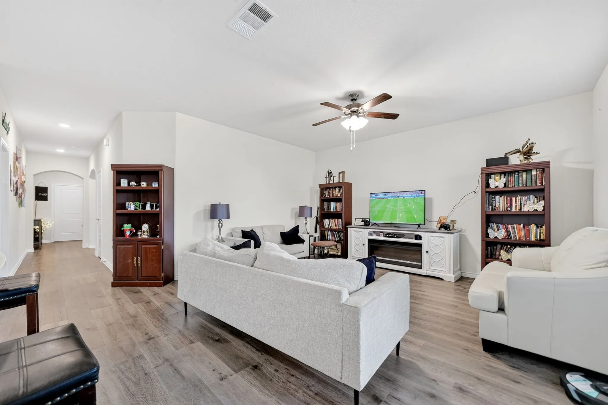 Single Family Residence For Sale in Denton County , 10105 Sunnyview Lane, Aubrey, Texas 76227, 3 Bedroom, 2 Bathroom, 2 Garage spaces, 1,781 Sqft, built in 2024, mls#21324107, Real Estate Agent in Aubrey, Homes For Sale in Denton county, Homes For Sale in Aubrey, Realtor in Aubrey Texas, Real Estate Brokerage Independent Realty Texas, Luminita Cordes Realtor