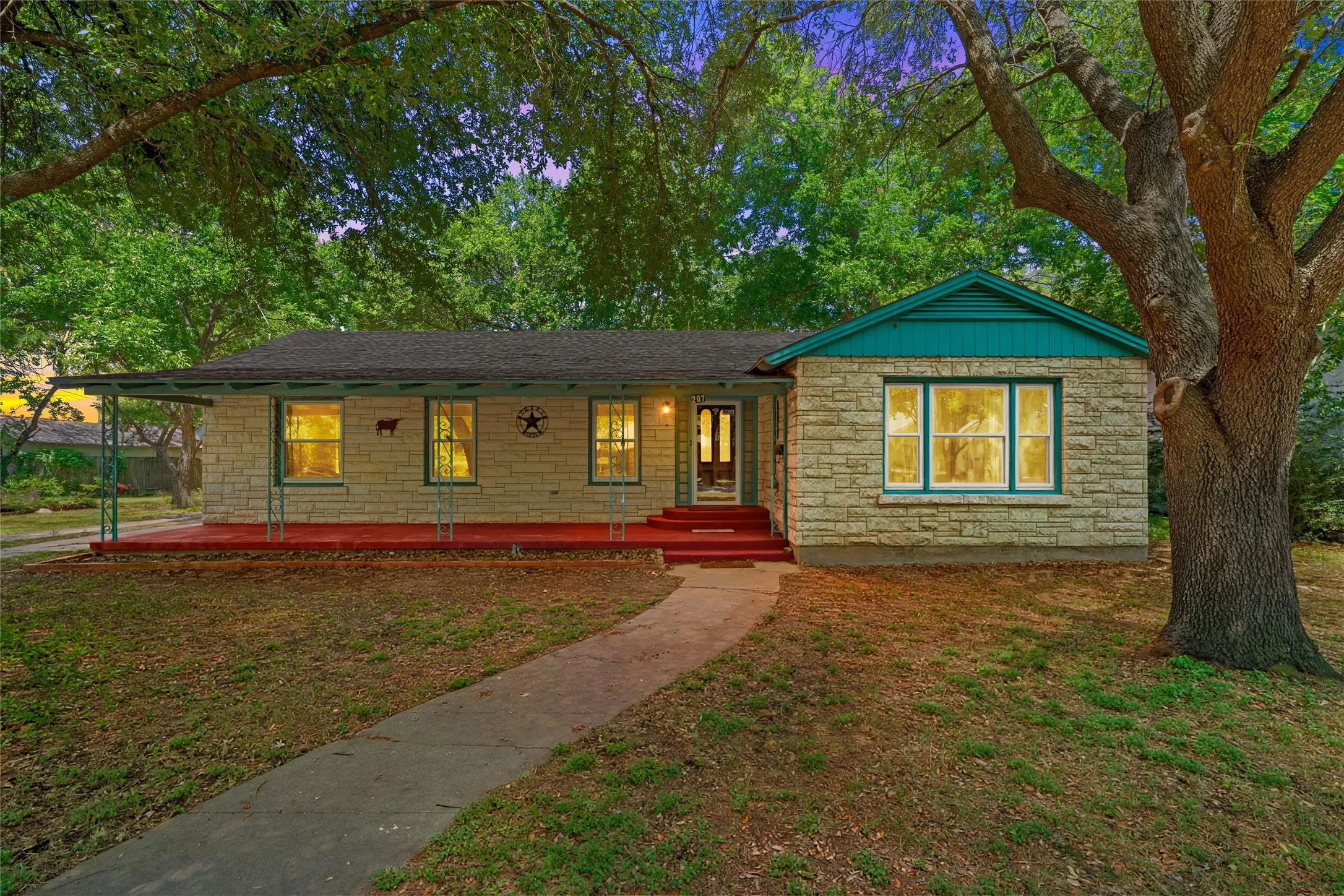 Single Family Residence For Sale in Mc Lennan County , 207 N Marable Street, West, Texas 76691, 3 Bedrooms, 2 Bathrooms, 2 Garage spaces, 1,721 Sqft, built in 1950, Price $239,900, mls#21323400, Real Estate Agent in West, Homes For Sale in Mc Lennan county, Homes For Sale in West, Realtor in West Texas, Real Estate Brokerage Independent Realty Texas, Luminita Cordes Realtor