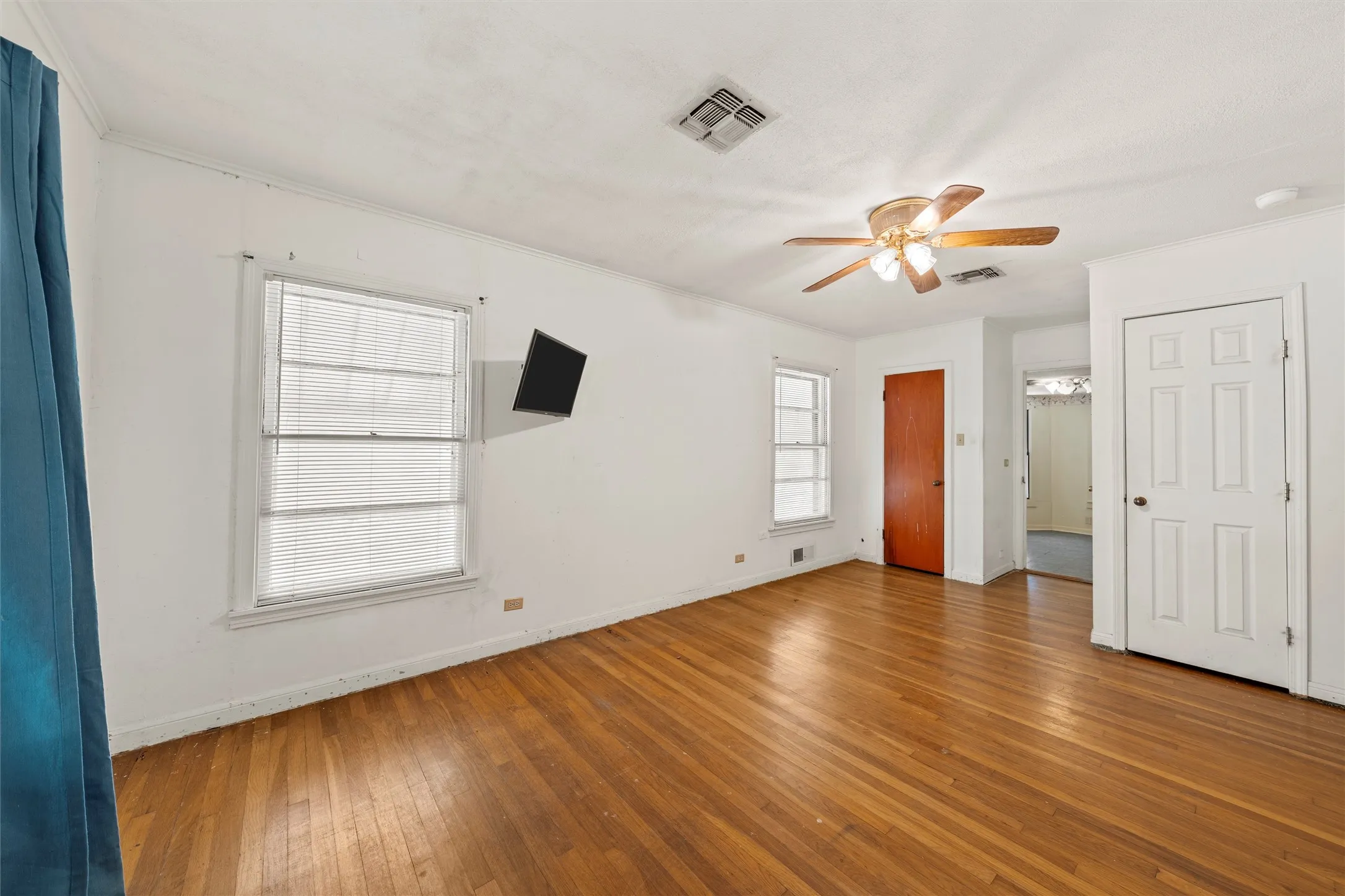 Single Family Residence For Sale in Mc Lennan County , 207 N Marable Street, West, Texas 76691, 3 Bedrooms, 2 Bathrooms, 2 Garage spaces, 1,721 Sqft, built in 1950, Price $239,900, mls#21323400, Real Estate Agent in West, Homes For Sale in Mc Lennan county, Homes For Sale in West, Realtor in West Texas, Real Estate Brokerage Independent Realty Texas, Luminita Cordes Realtor